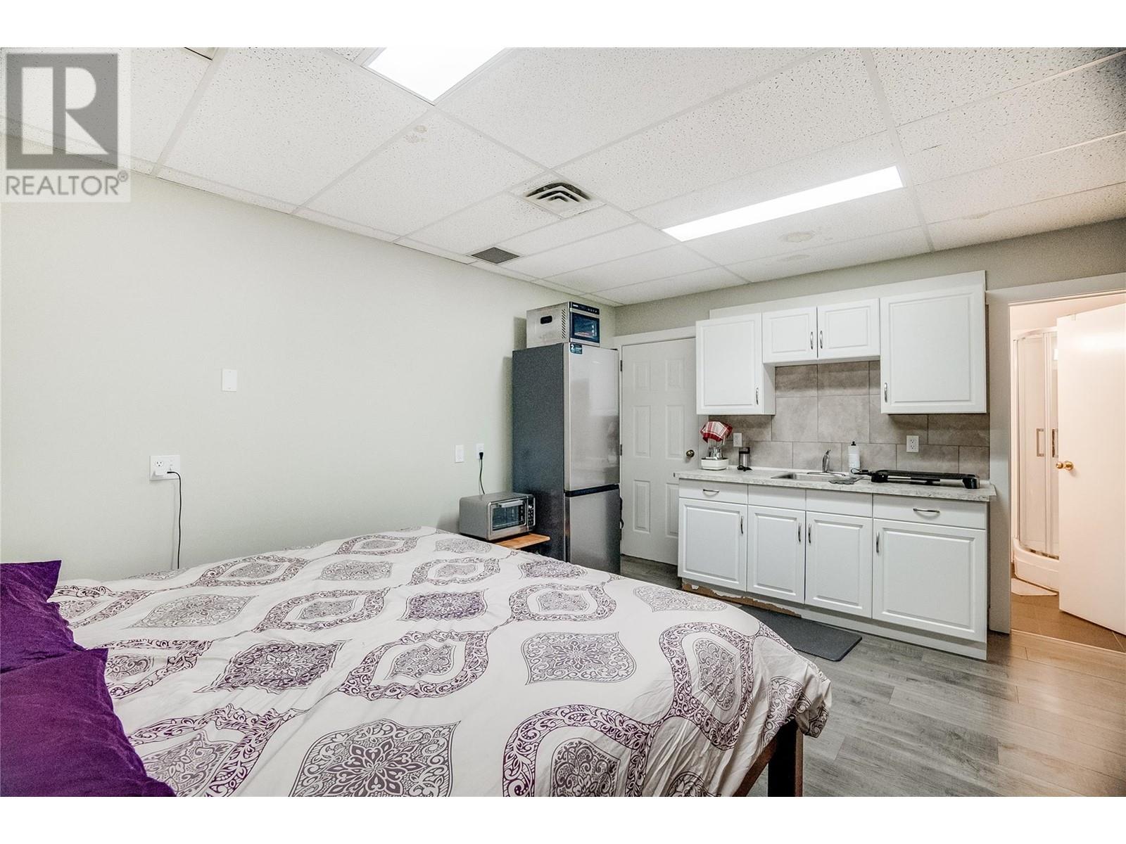 663 COLUMBIA Avenue, Castlegar