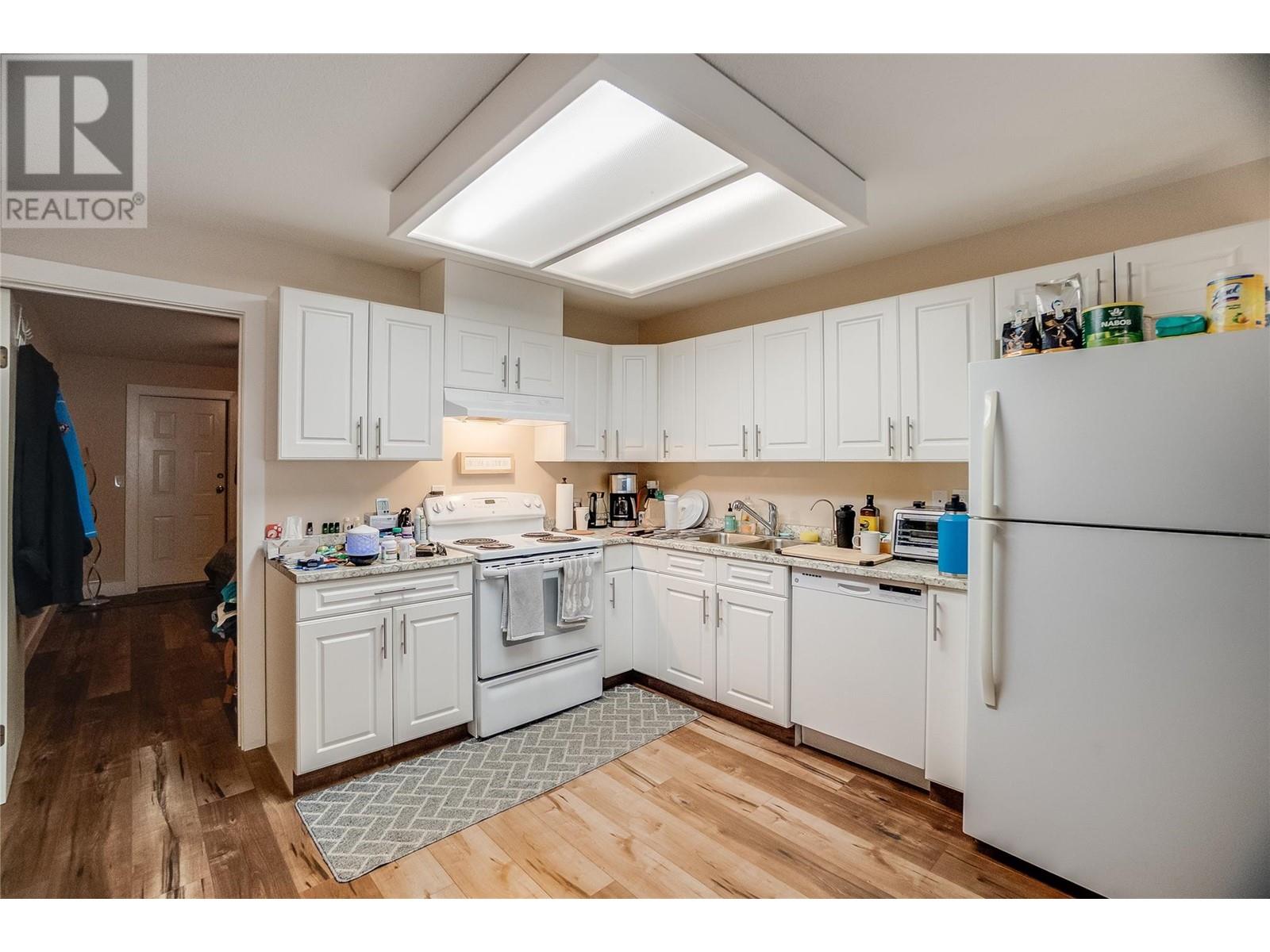 663 COLUMBIA Avenue, Castlegar