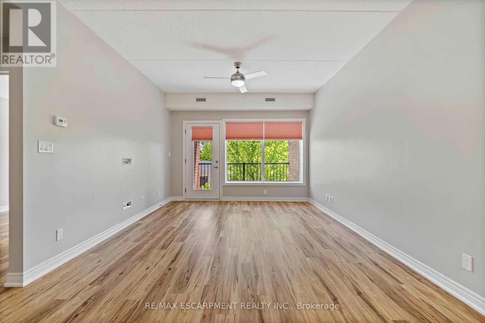 Photo 10 of 213 4644 Pettit Avenue, Niagara Falls ON