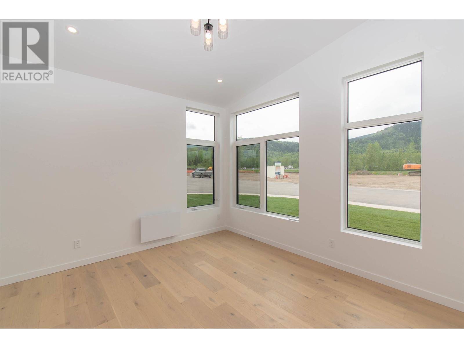 1118 PARKSIDE Avenue, Smithers