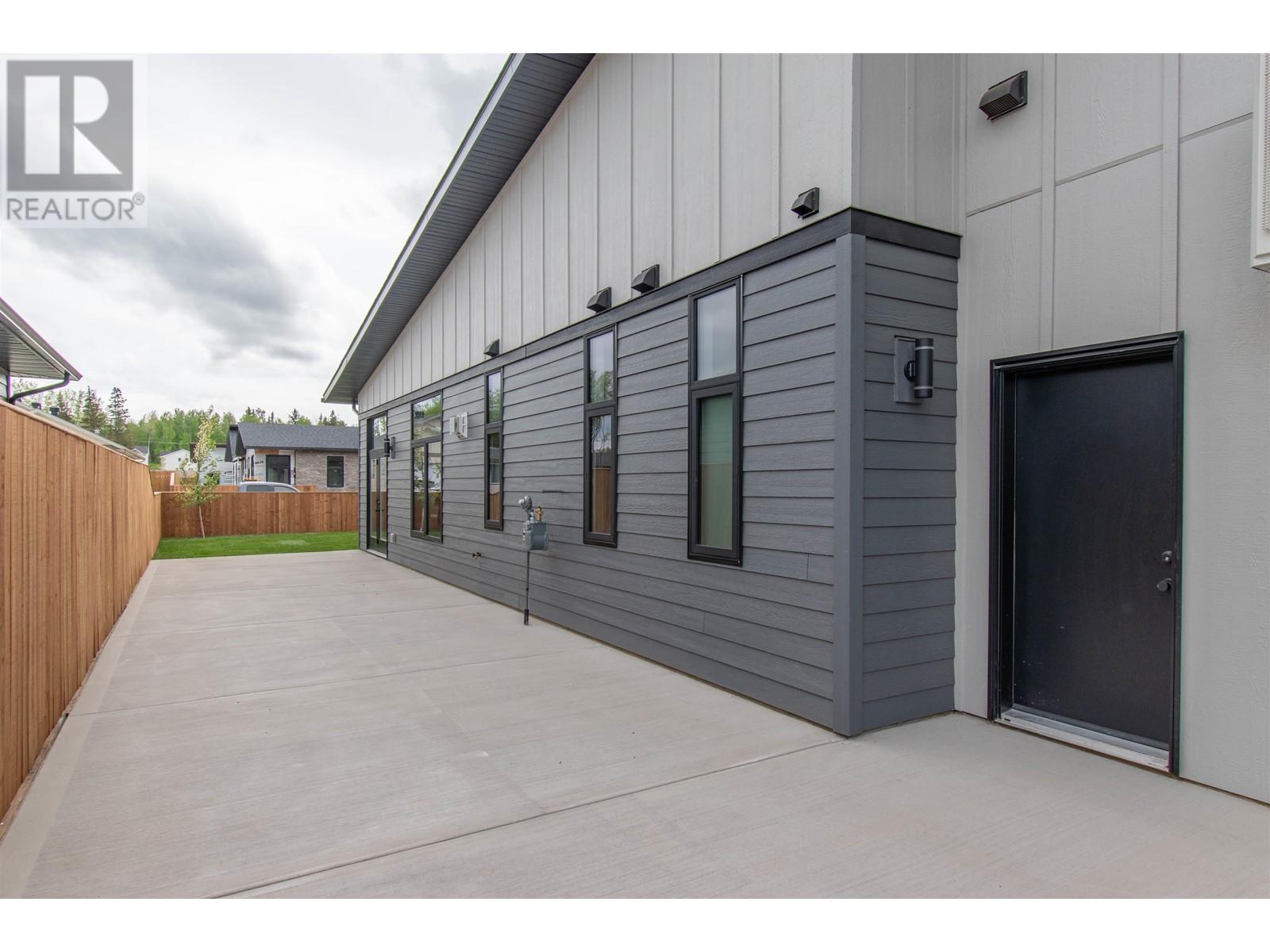 1118 PARKSIDE Avenue, Smithers