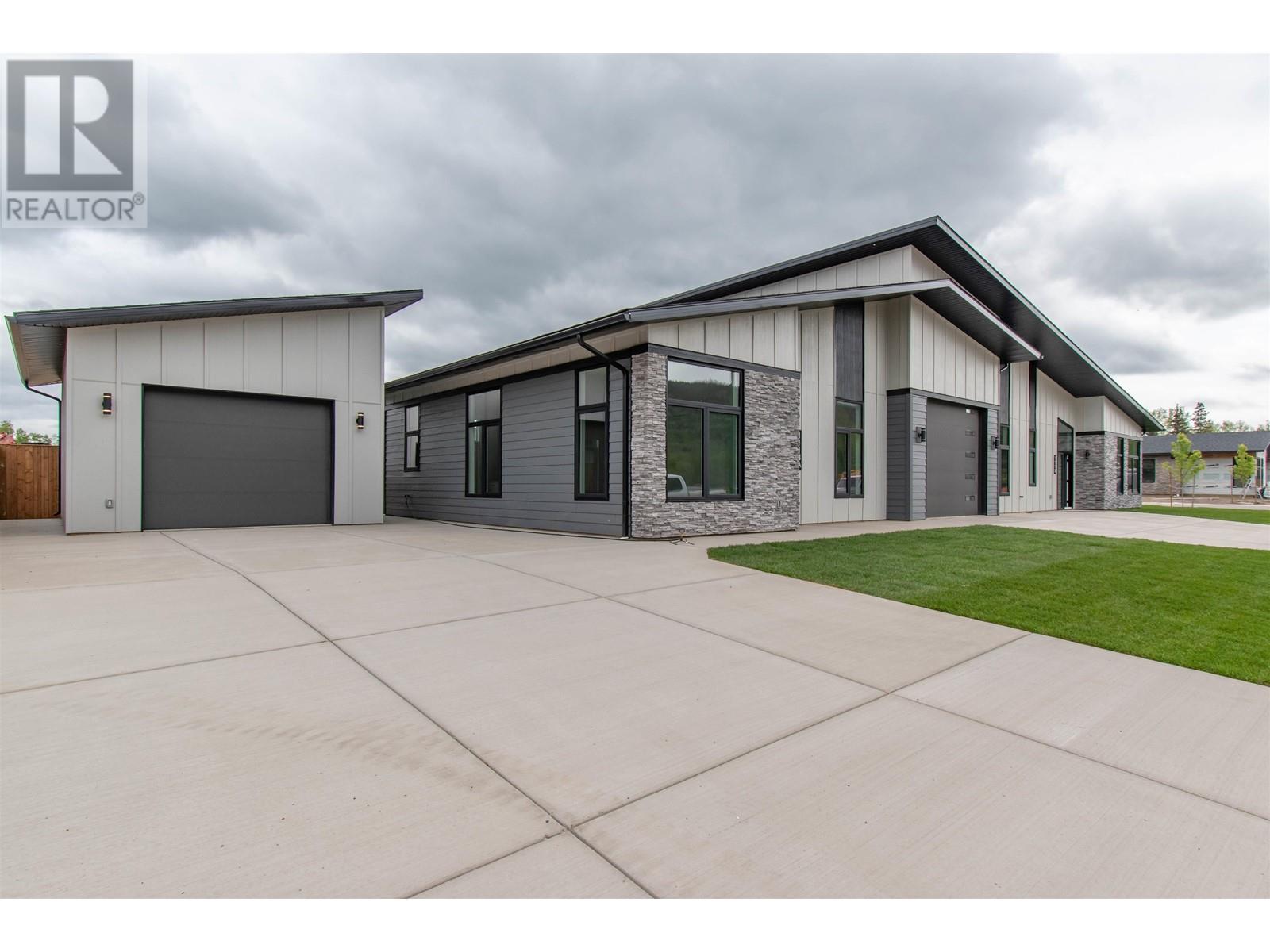 1118 PARKSIDE Avenue, Smithers