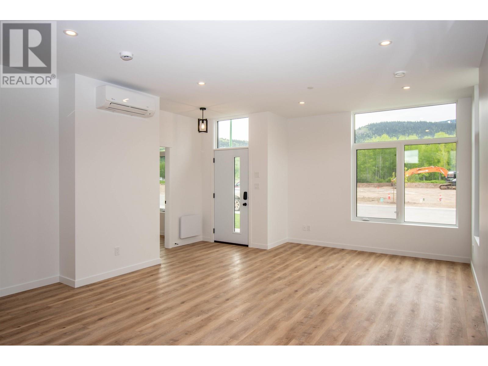 1118 PARKSIDE Avenue, Smithers