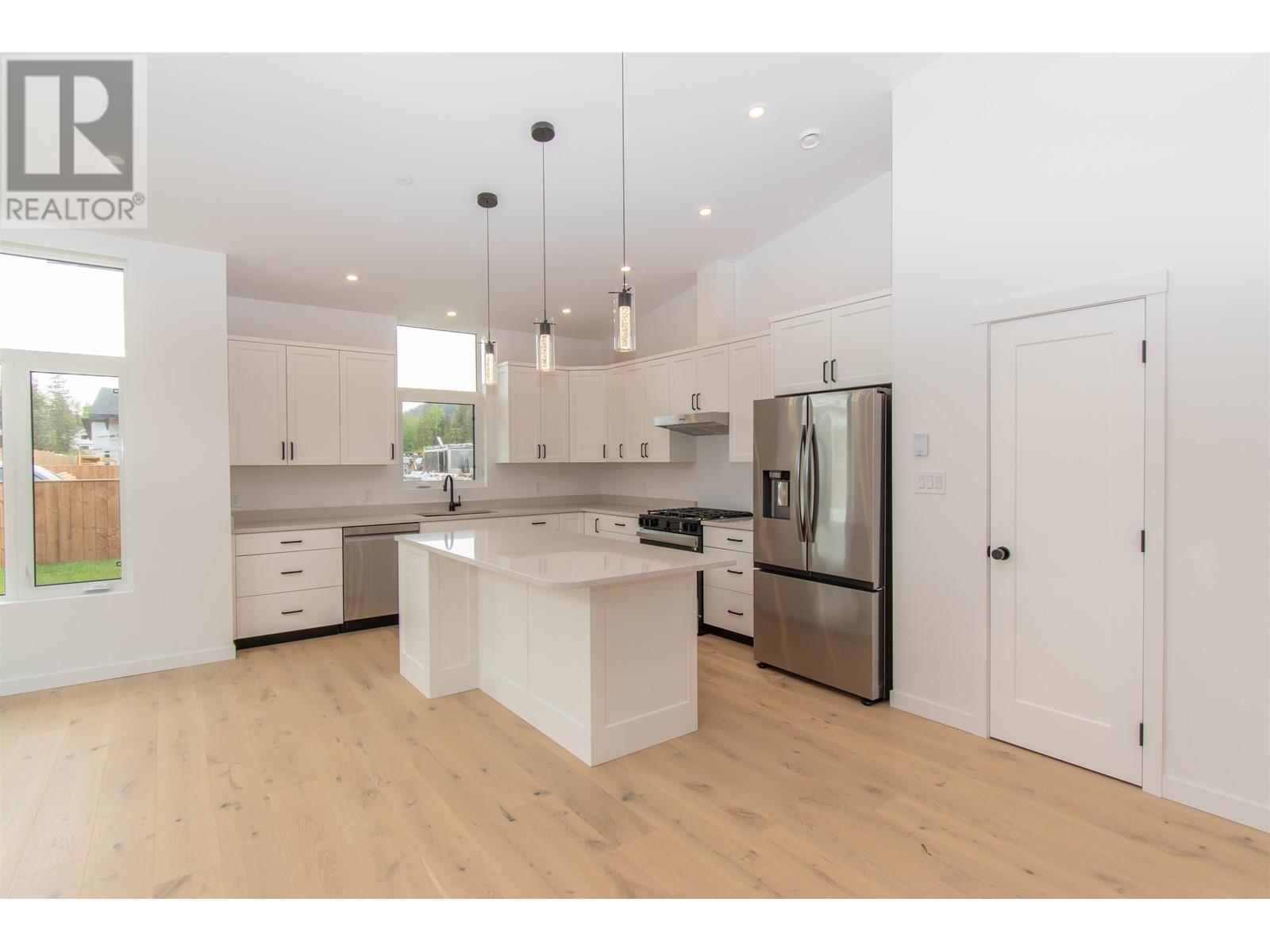 1118 PARKSIDE Avenue, Smithers
