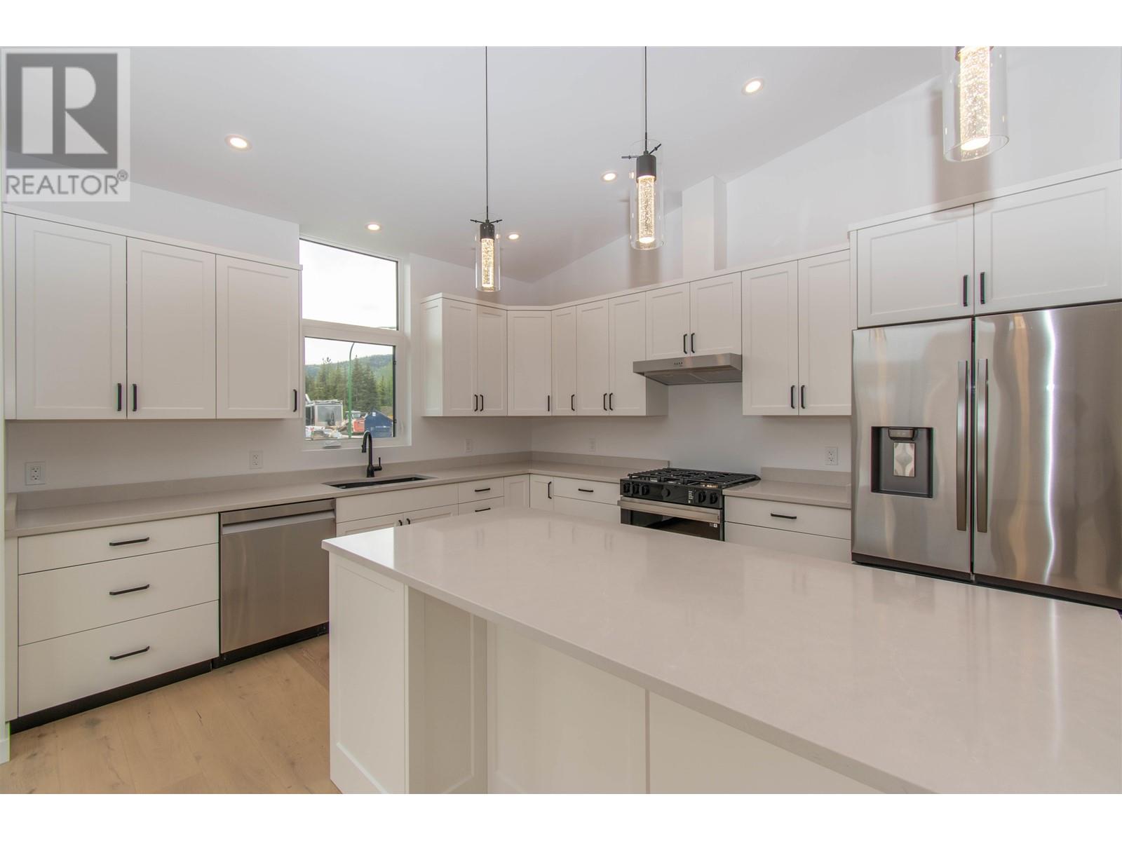 1118 PARKSIDE Avenue, Smithers