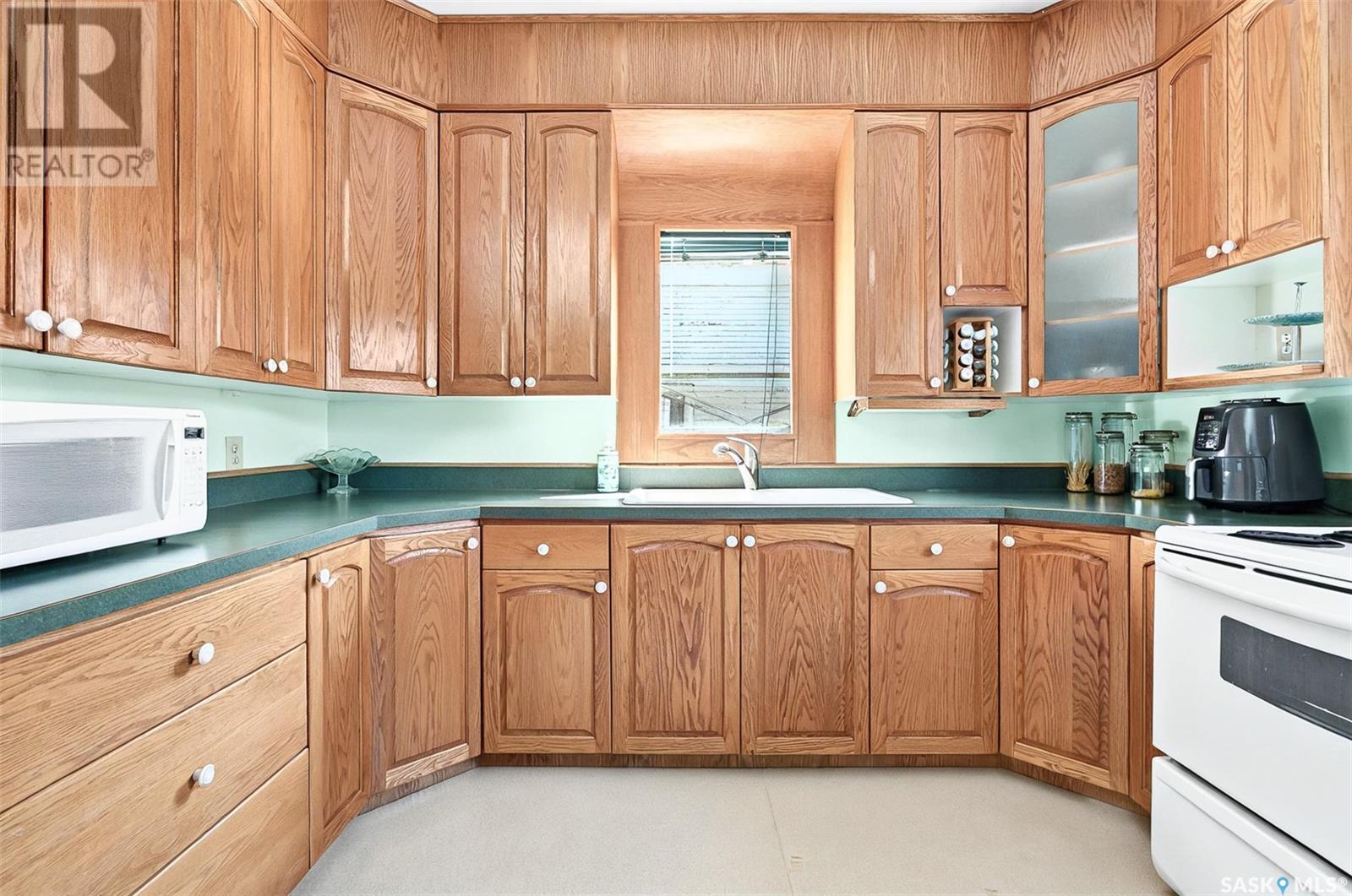 Photo 23 of 944 Alder Avenue, Moose Jaw SK