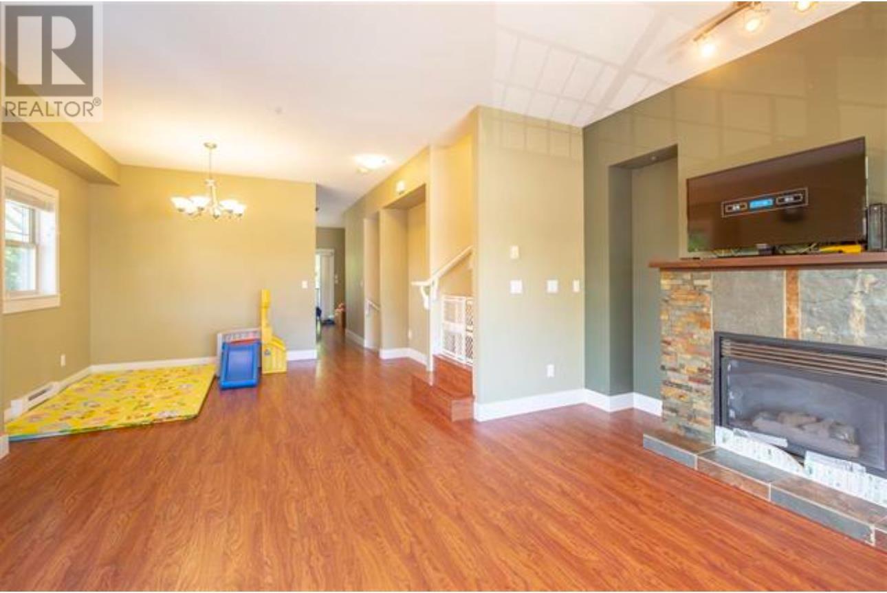 Photo 3 of 12 9000 Granville Avenue, Richmond BC
