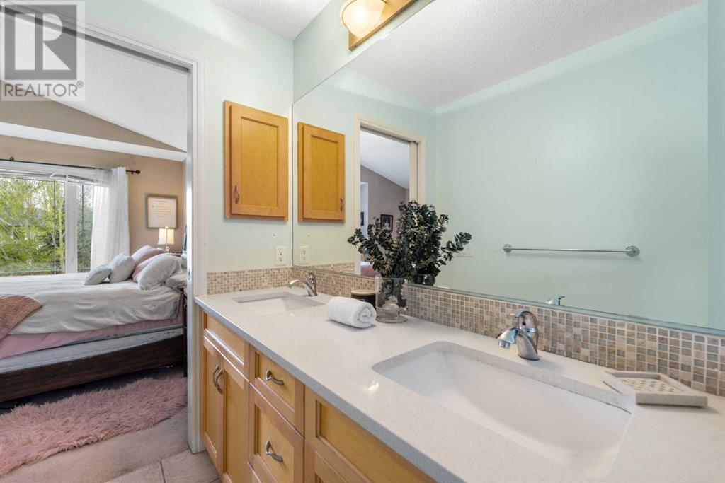 Single Family House for Sale in  Tuscany Vista Road NW Tuscany Calgary 