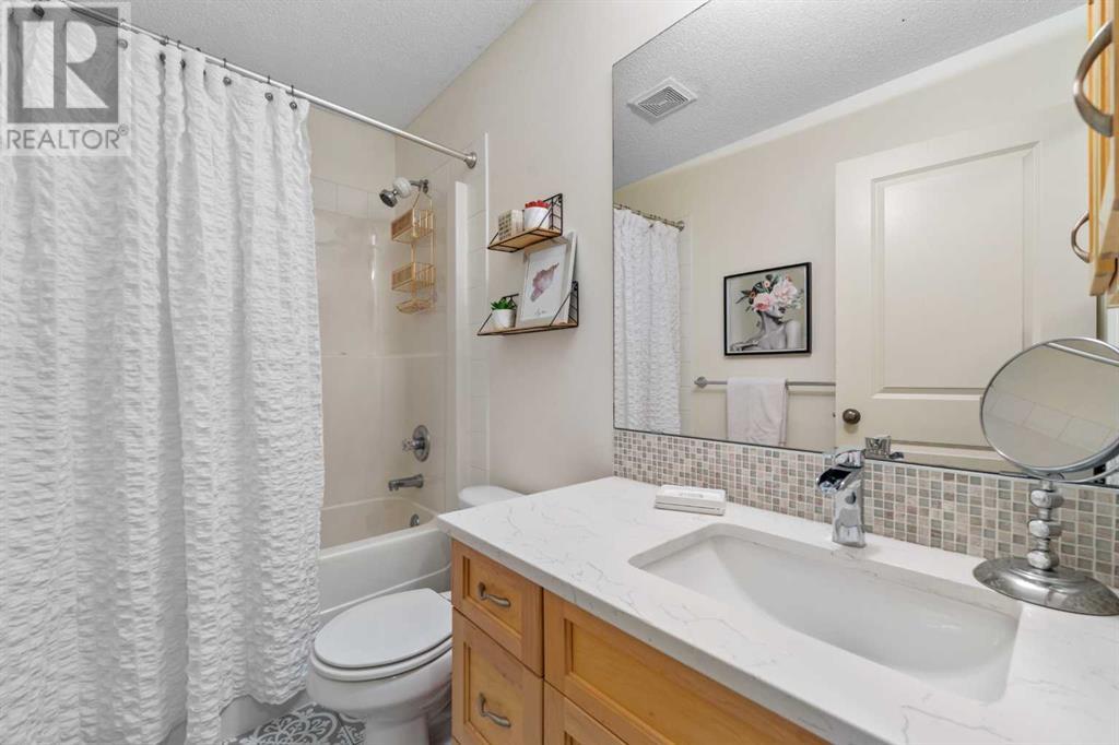 Single Family House for Sale in  Tuscany Vista Road NW Tuscany Calgary 