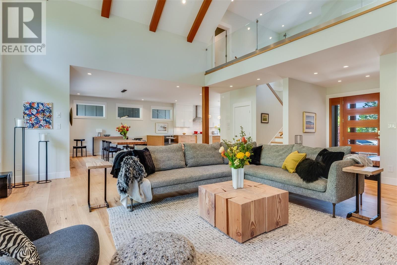 8660 Richland Pl, North Saanich