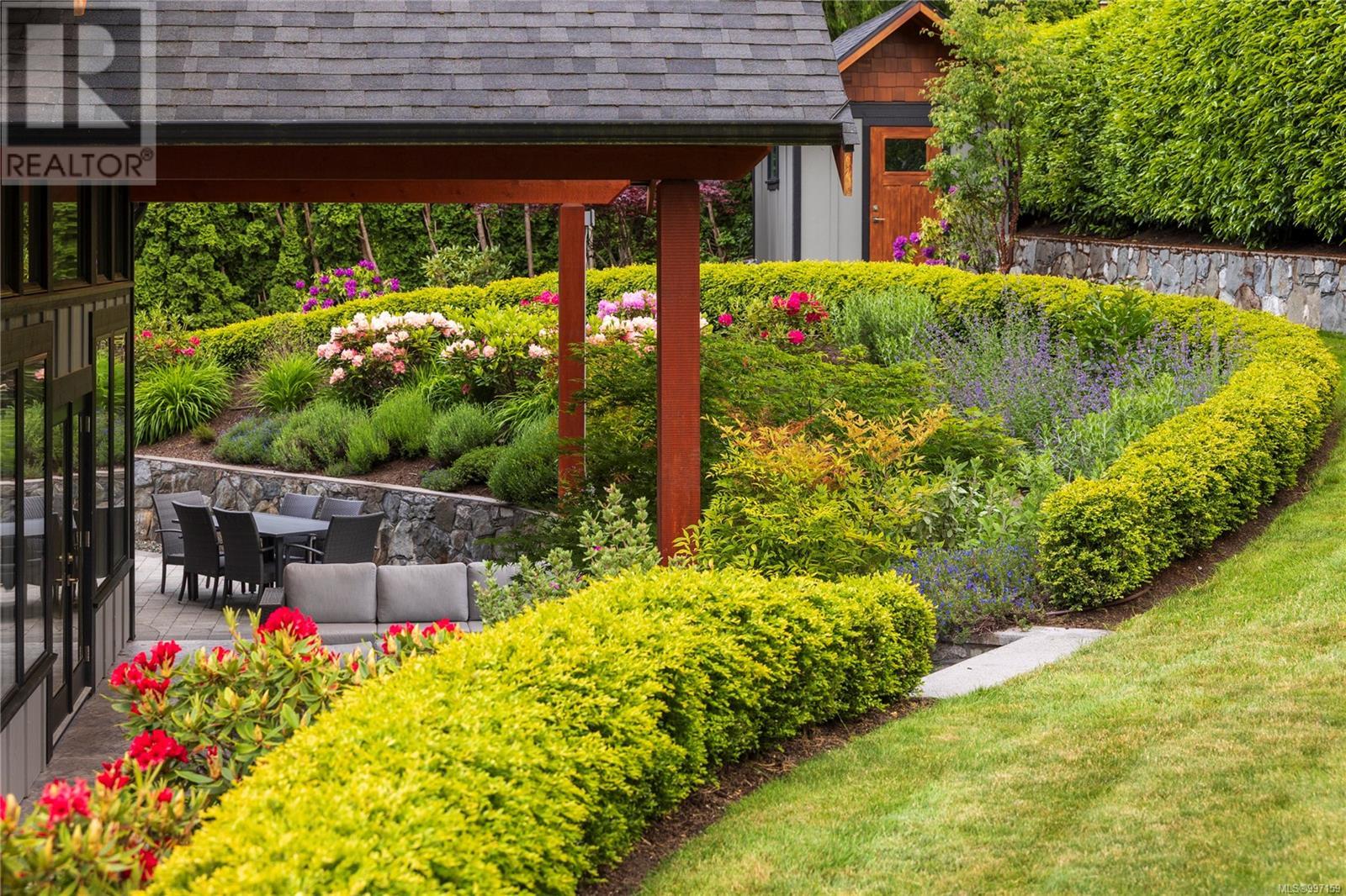 8660 Richland Pl, North Saanich
