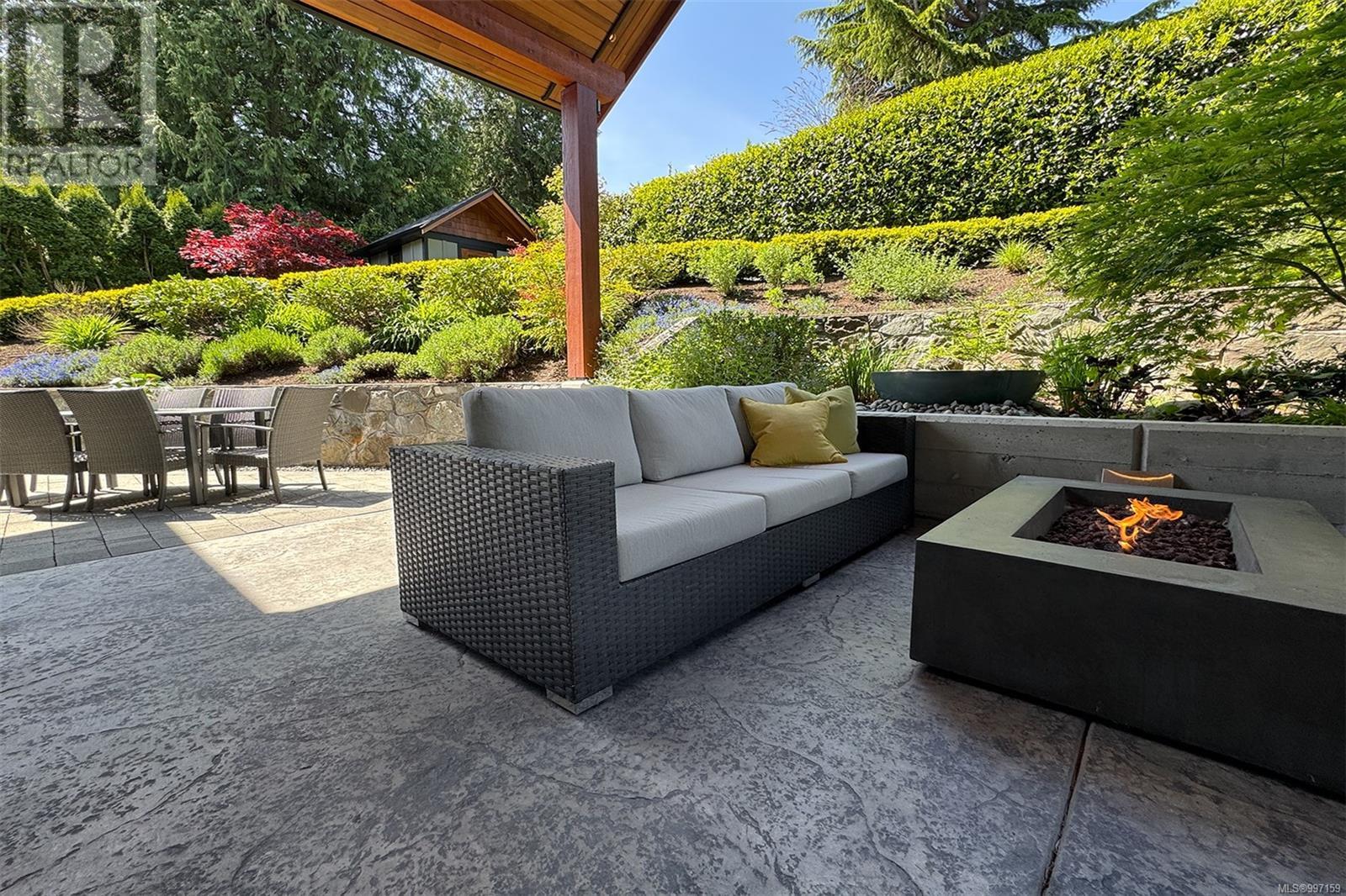 8660 Richland Pl, North Saanich