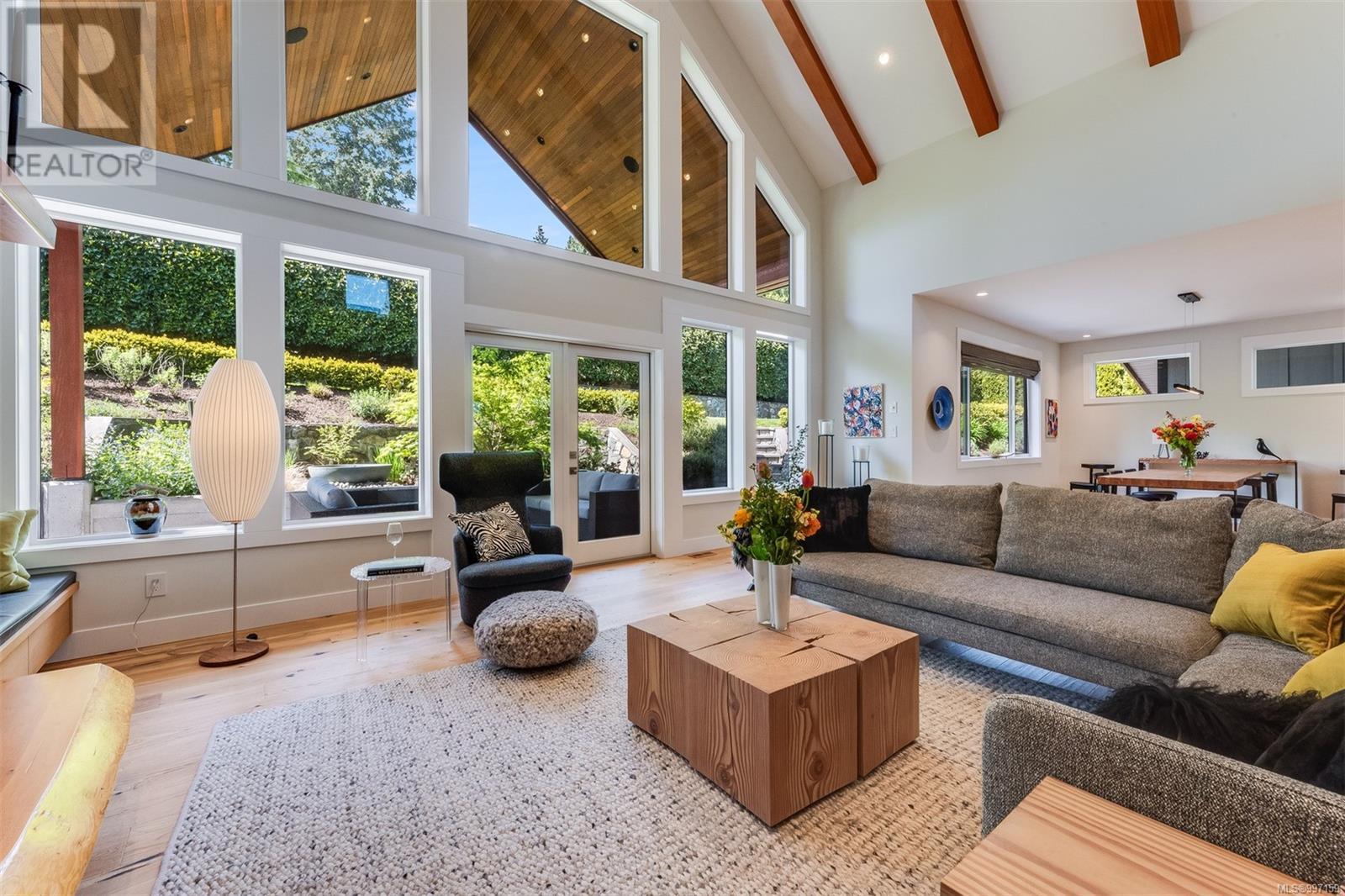 8660 Richland Pl, North Saanich