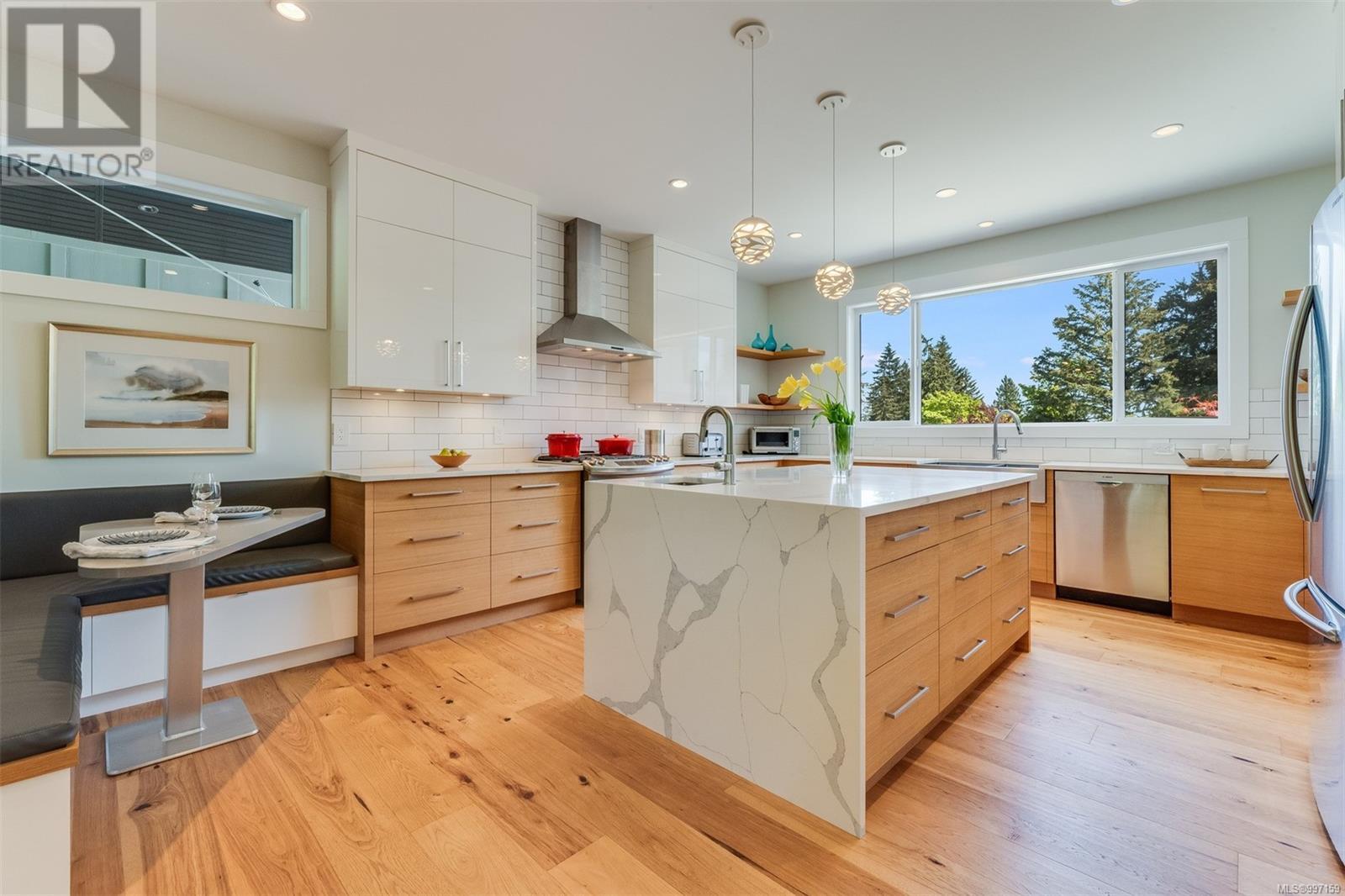 8660 Richland Pl, North Saanich
