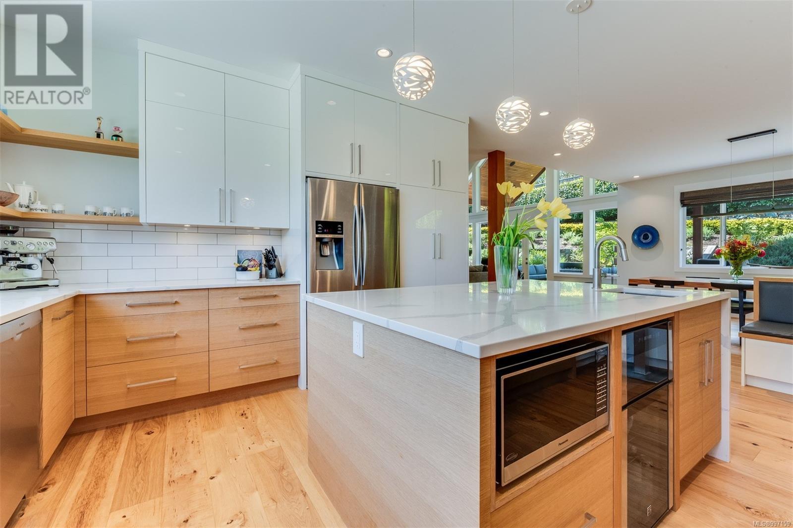 8660 Richland Pl, North Saanich