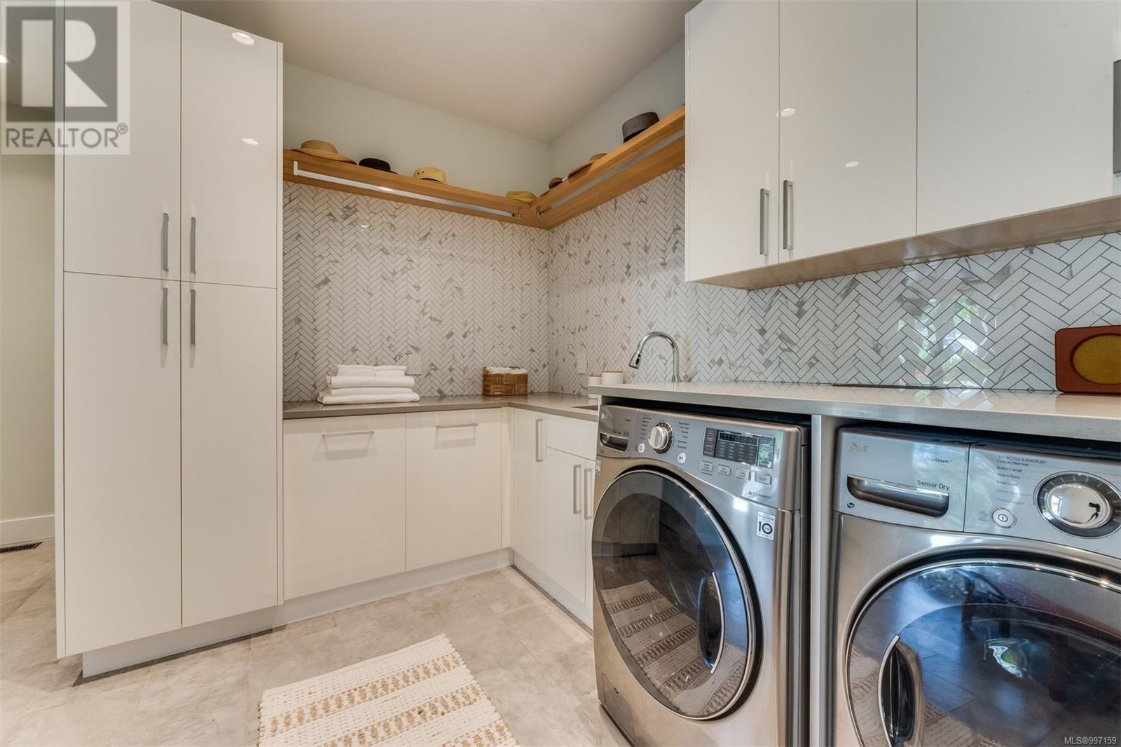 8660 Richland Pl, North Saanich