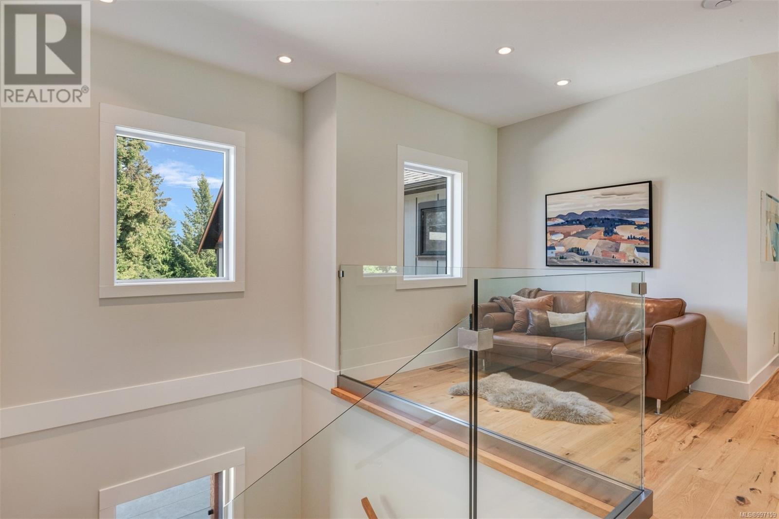 8660 Richland Pl, North Saanich