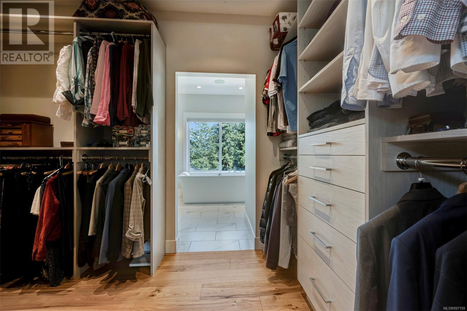 8660 Richland Pl, North Saanich