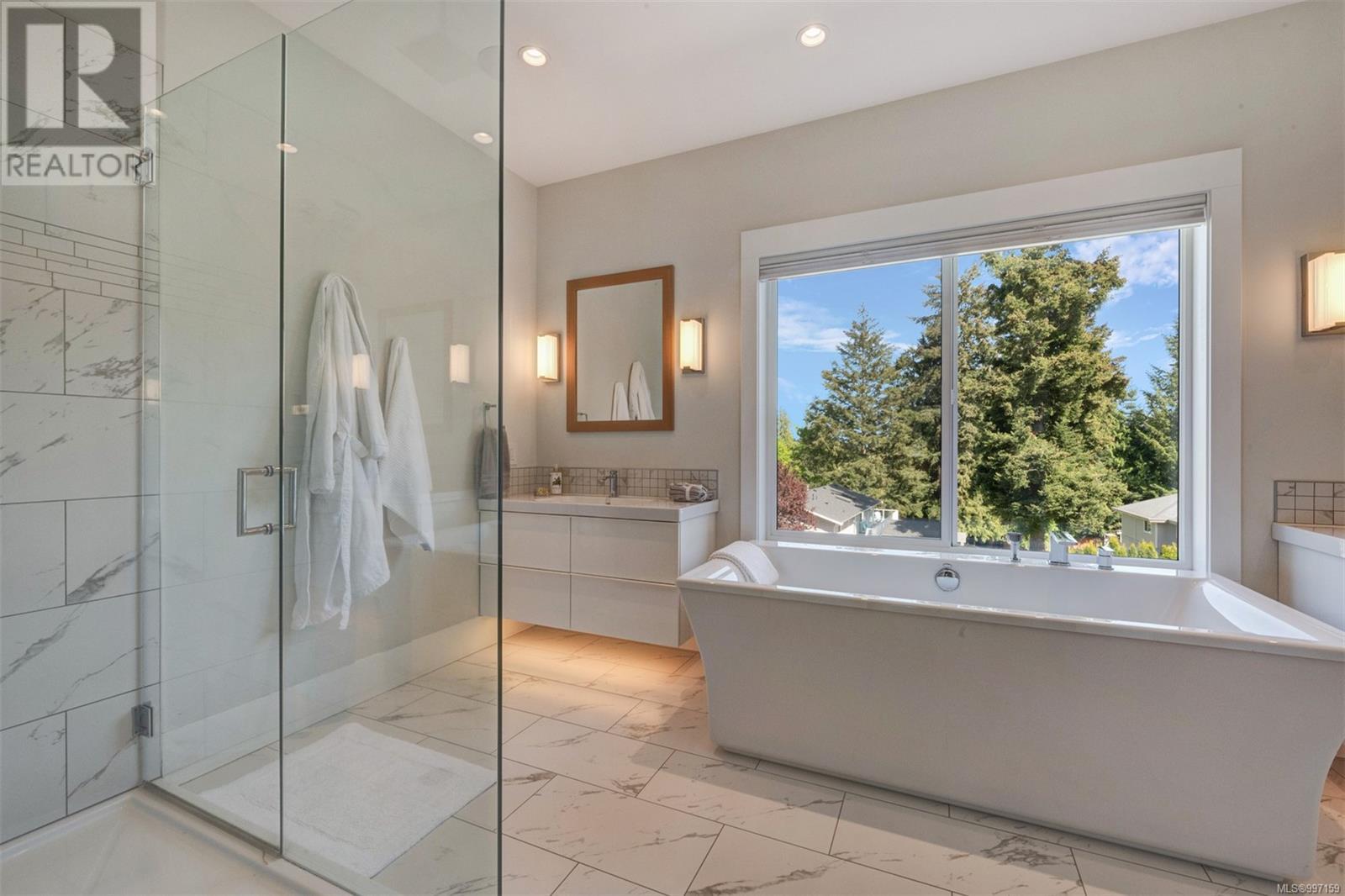 8660 Richland Pl, North Saanich