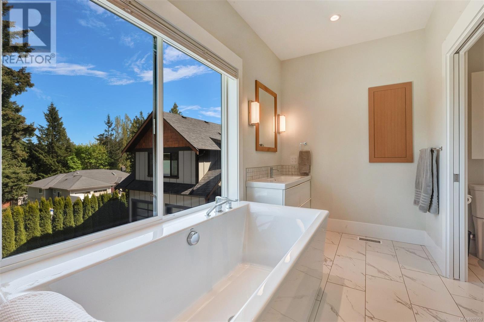 8660 Richland Pl, North Saanich