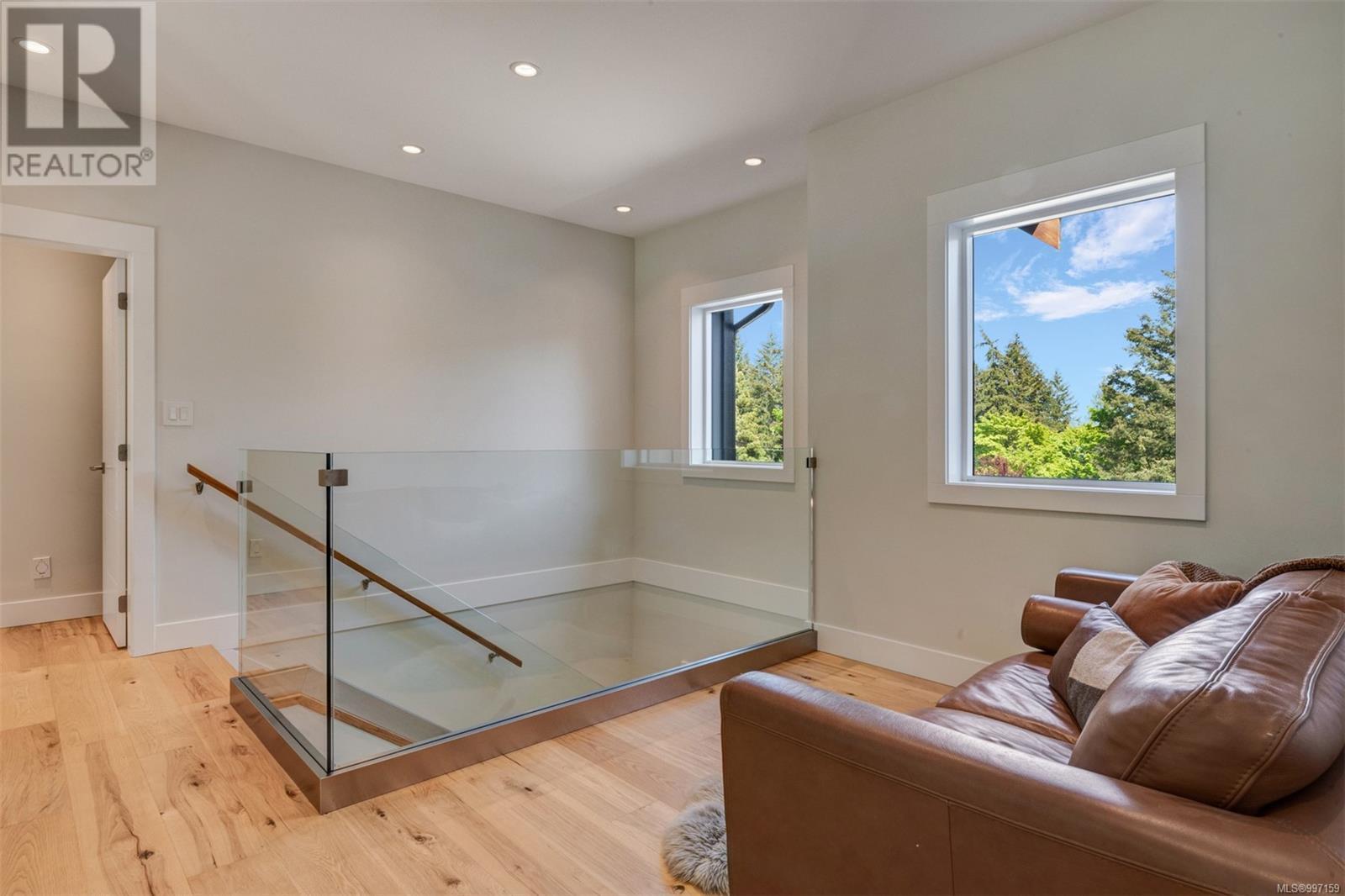 8660 Richland Pl, North Saanich