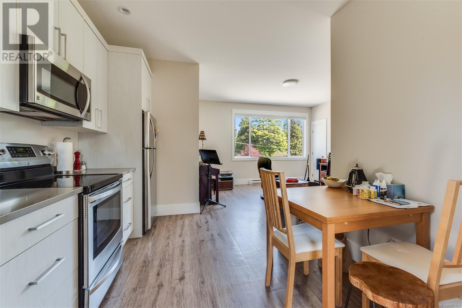 8660 Richland Pl, North Saanich