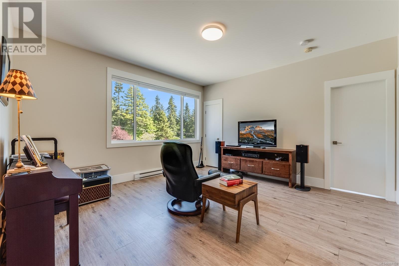 8660 Richland Pl, North Saanich