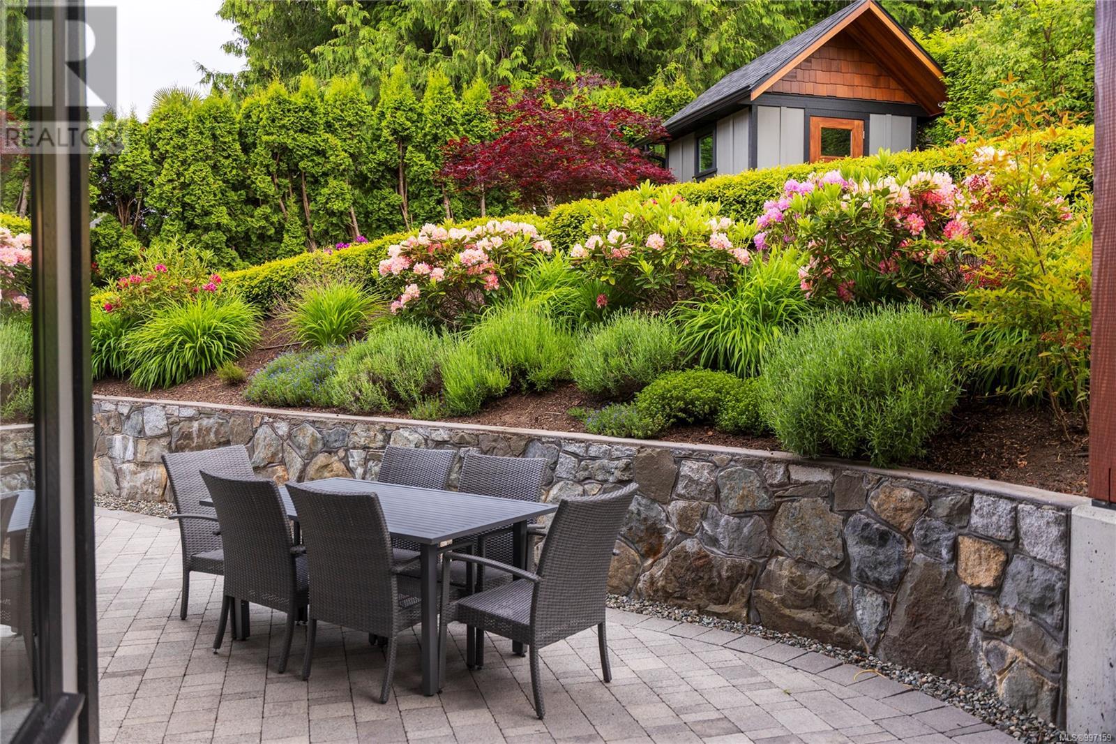 8660 Richland Pl, North Saanich