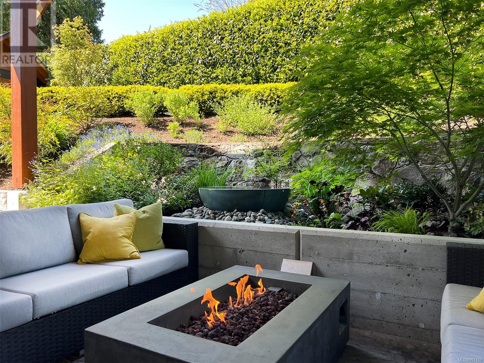 8660 Richland Pl, North Saanich