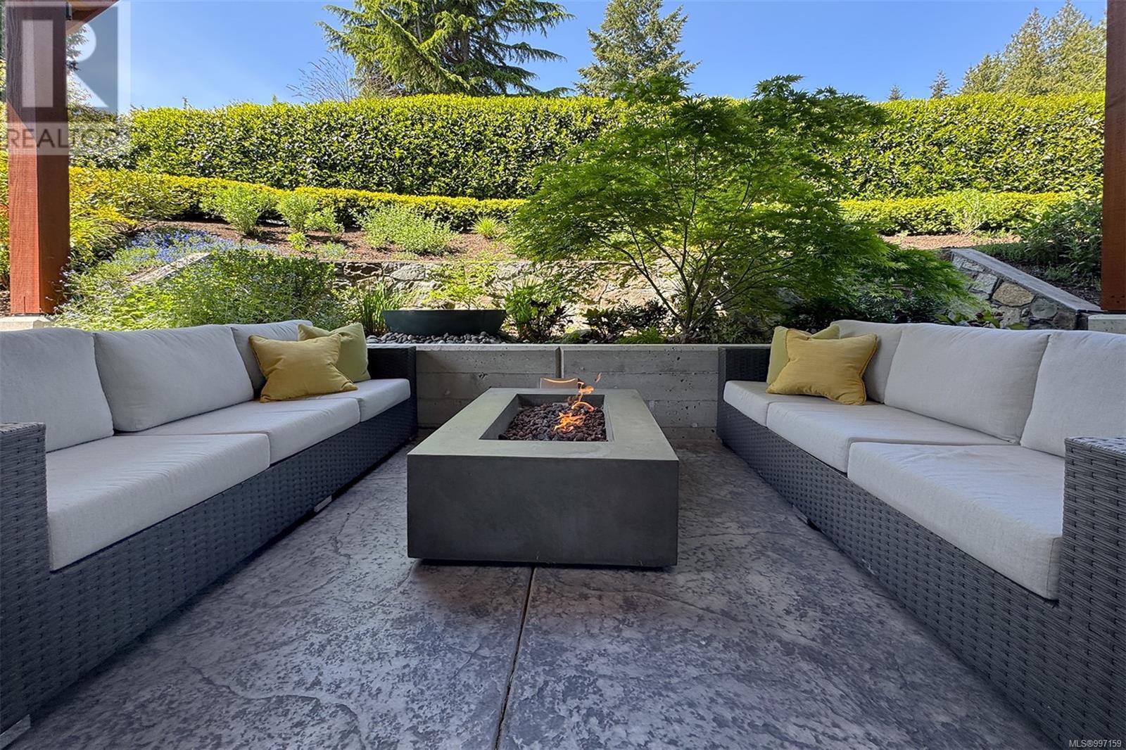 8660 Richland Pl, North Saanich