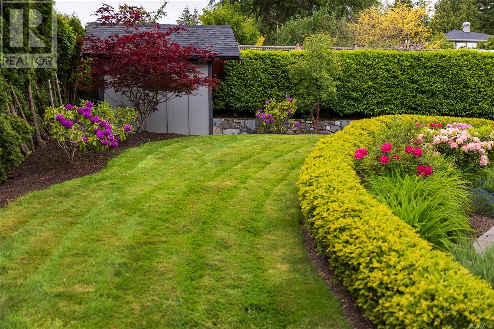 8660 Richland Pl, North Saanich