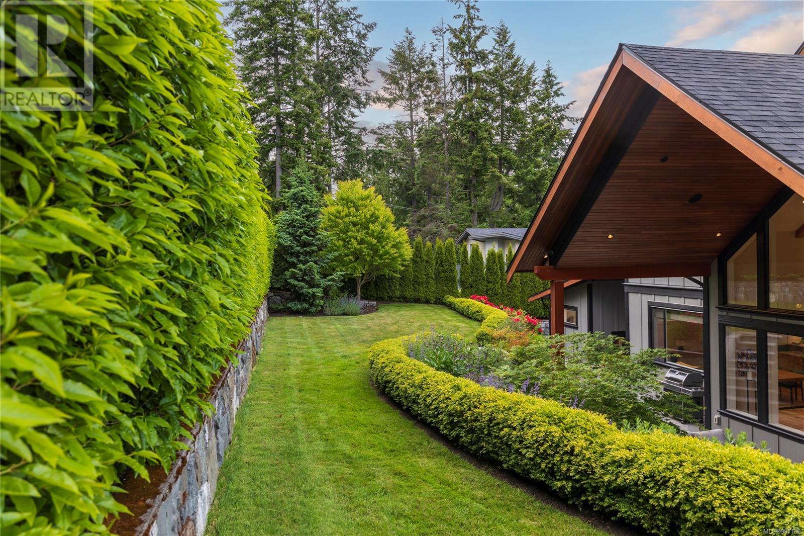 8660 Richland Pl, North Saanich