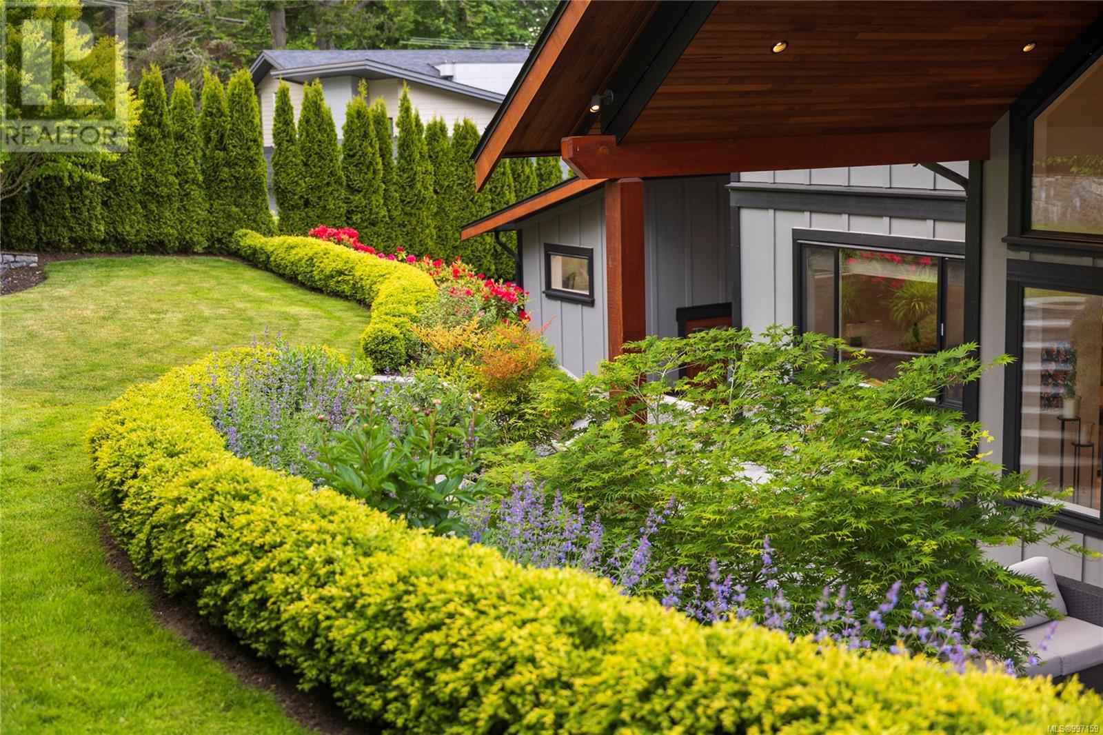 8660 Richland Pl, North Saanich