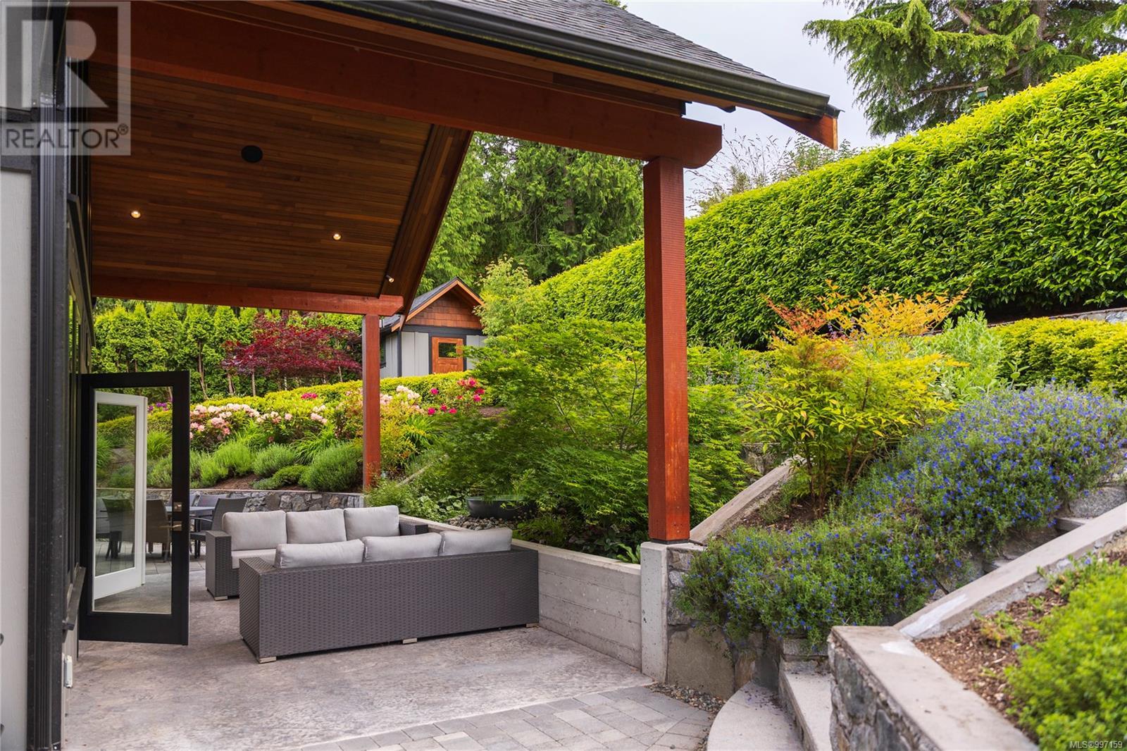 8660 Richland Pl, North Saanich
