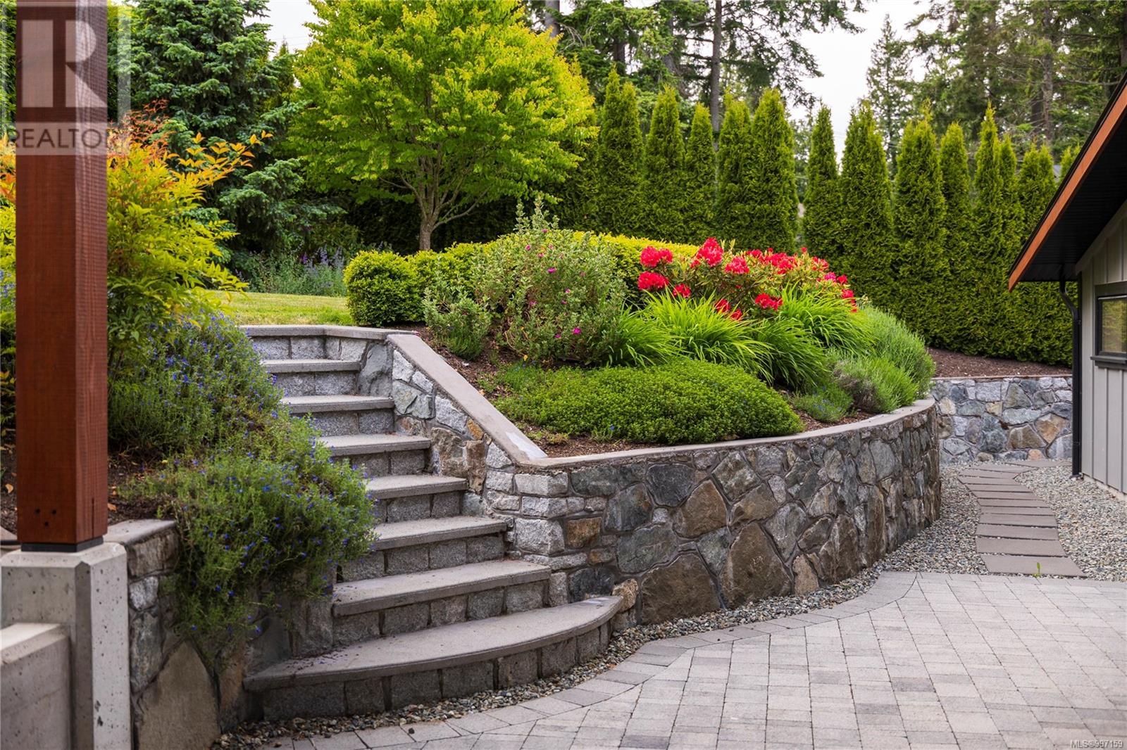8660 Richland Pl, North Saanich