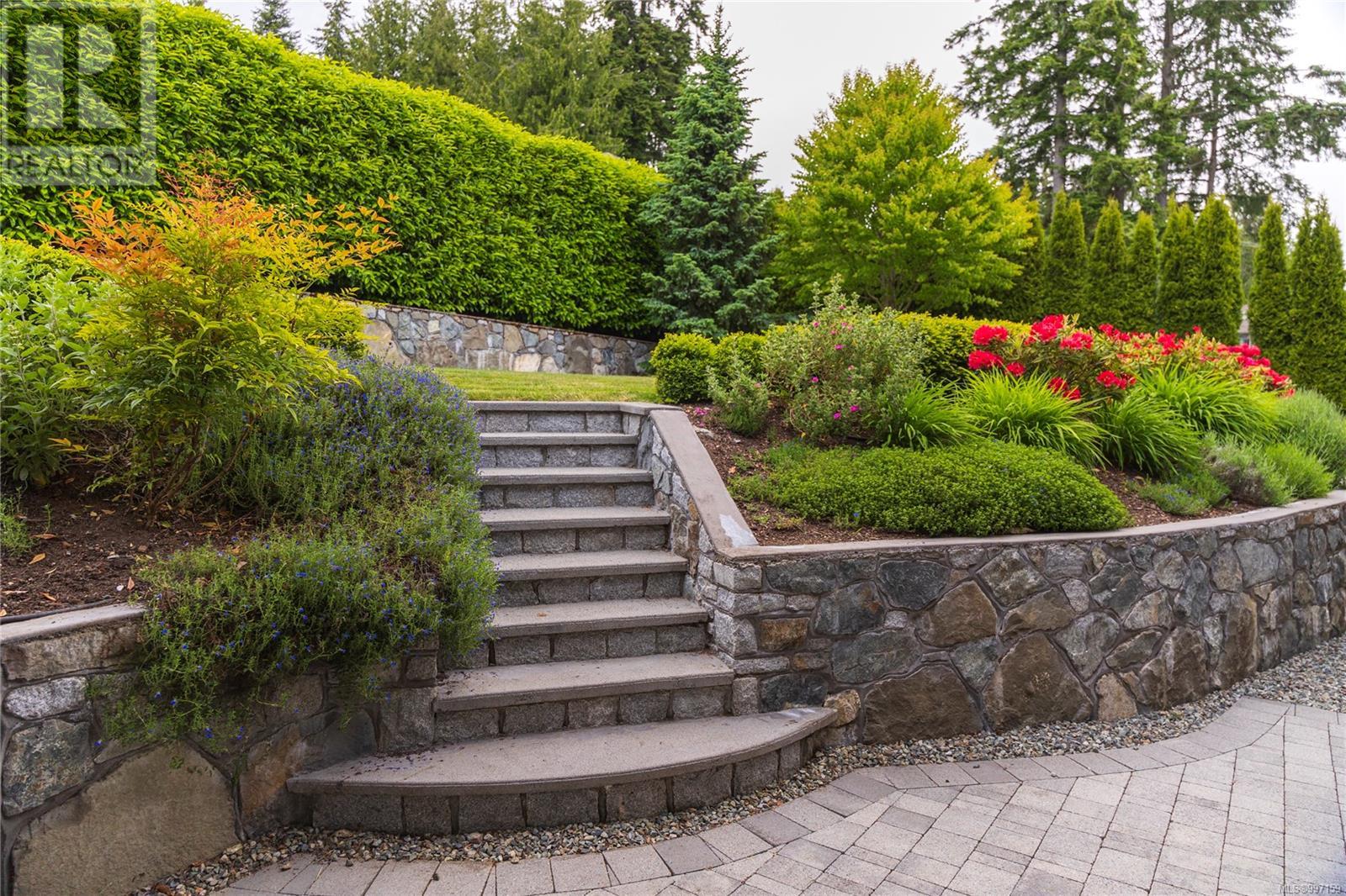 8660 Richland Pl, North Saanich