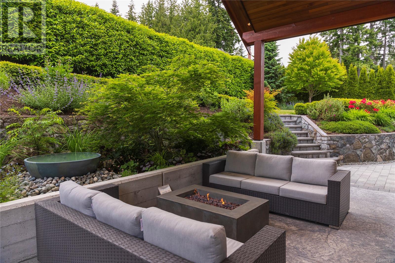 8660 Richland Pl, North Saanich