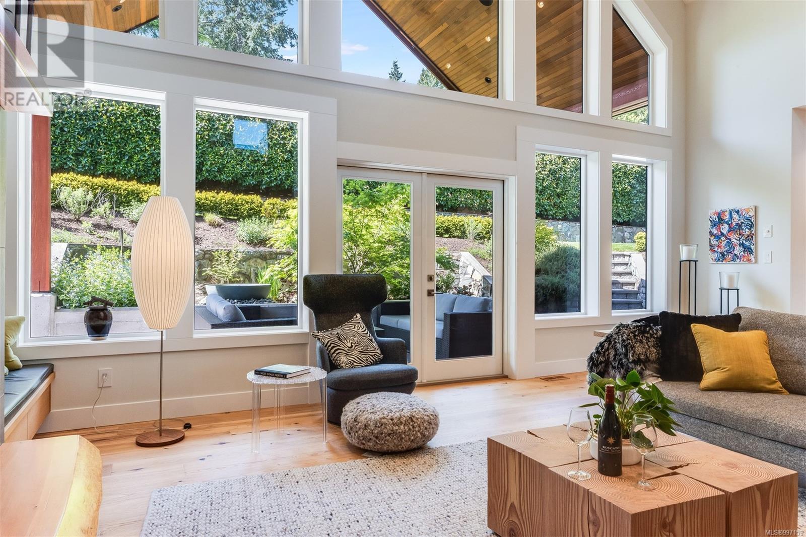 8660 Richland Pl, North Saanich