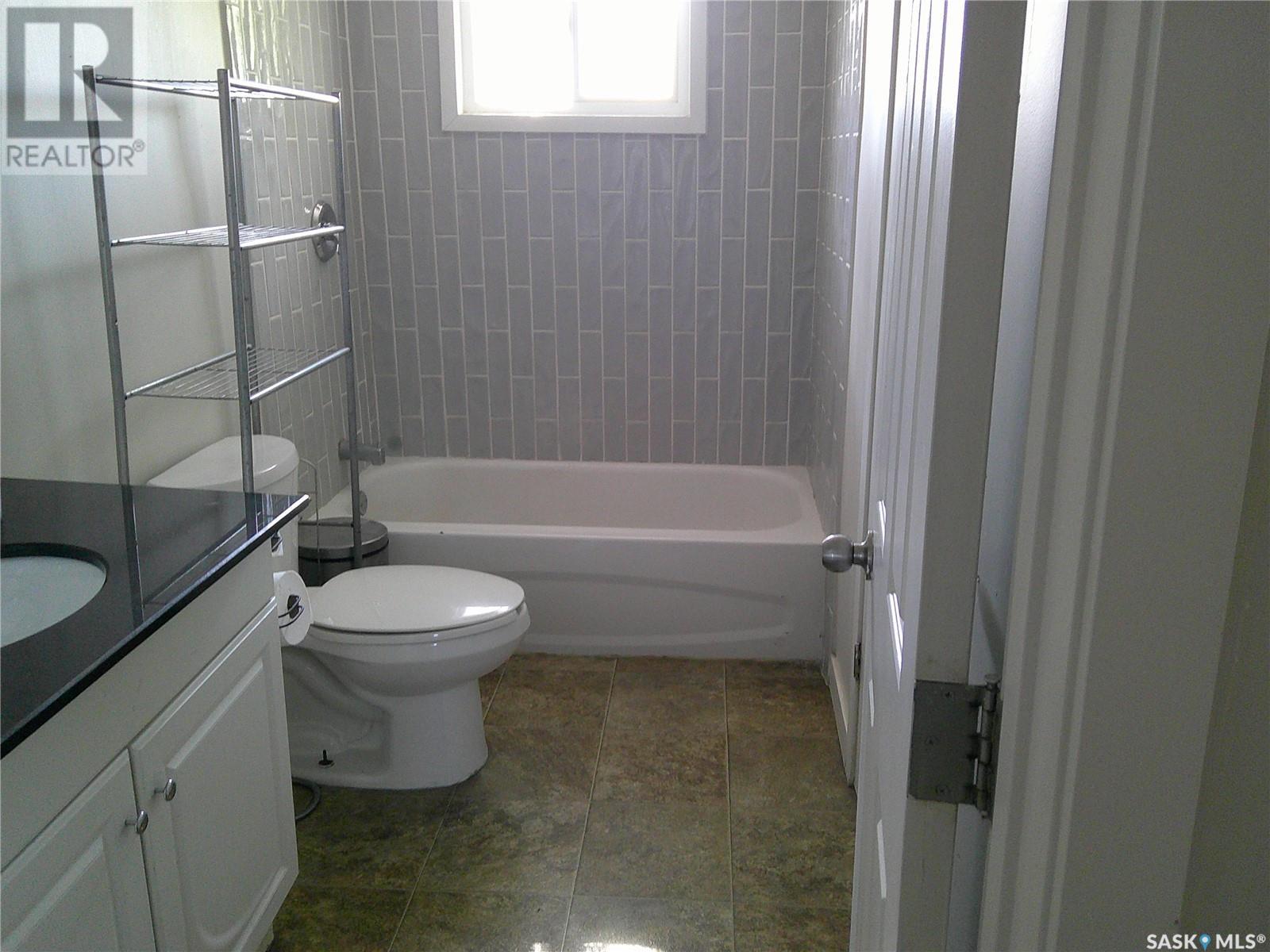 Photo 8 of 764 Elphinstone Street, Regina SK