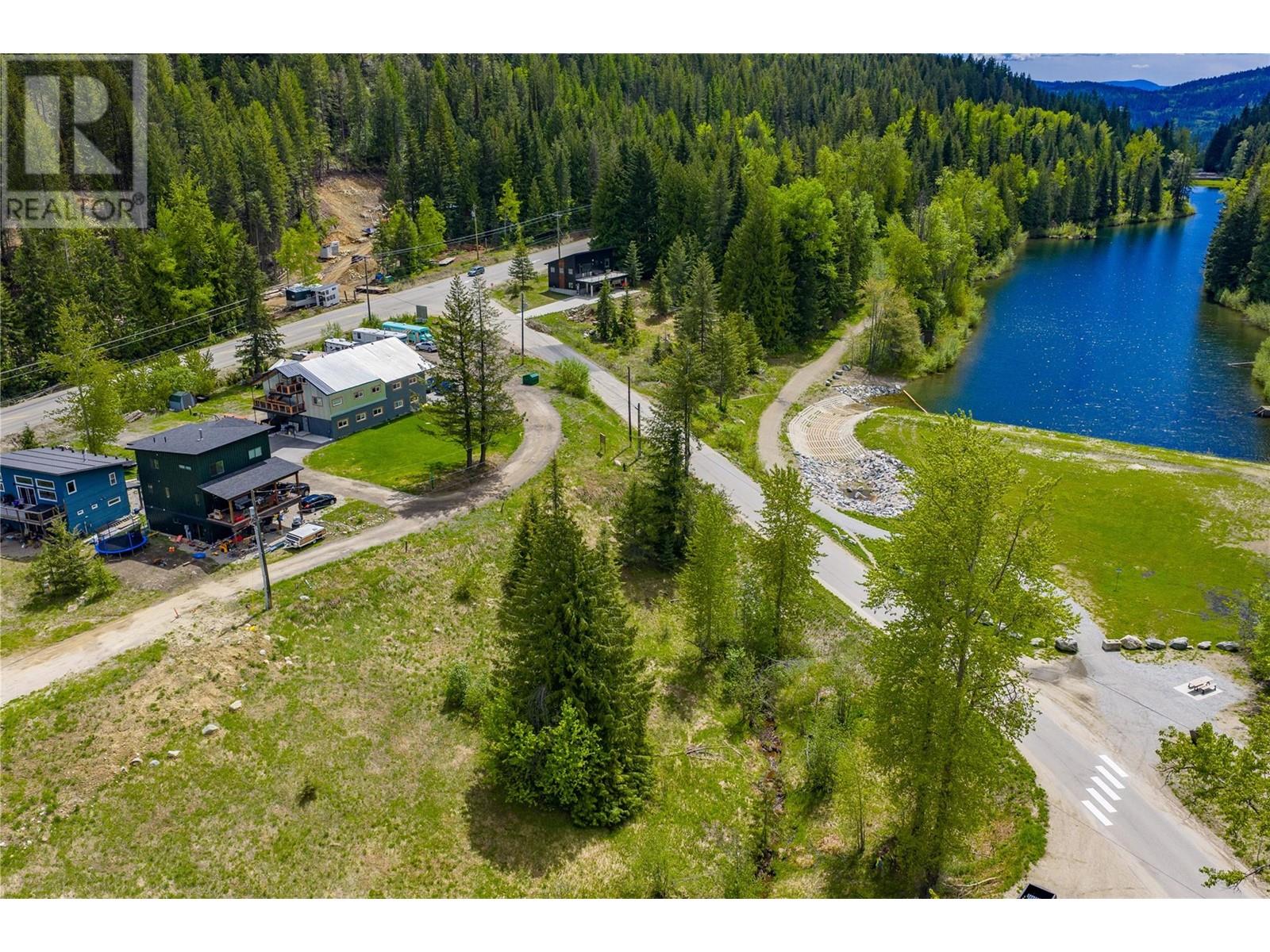 201 JOLIFFE Way, Rossland