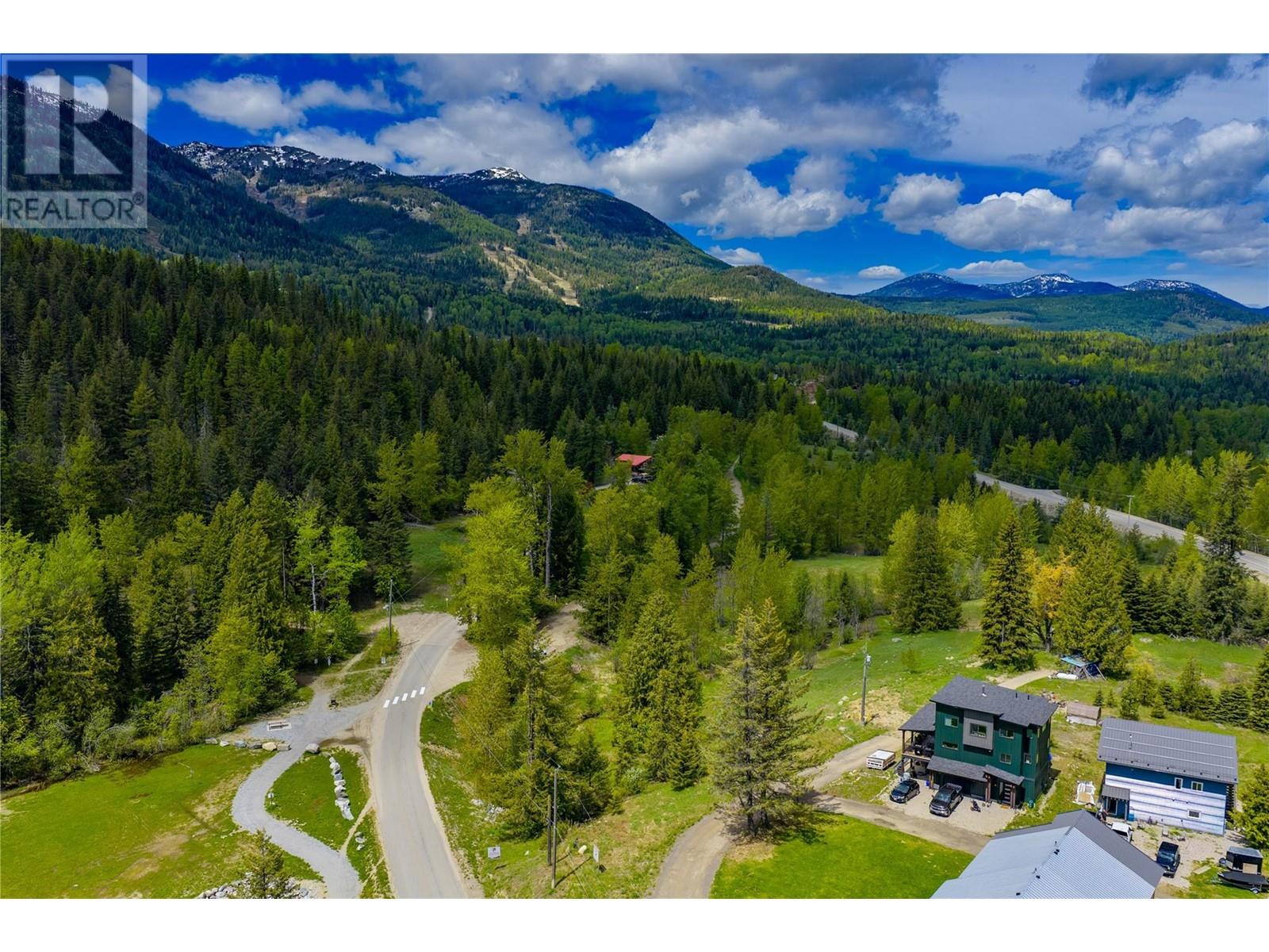 201 JOLIFFE Way, Rossland