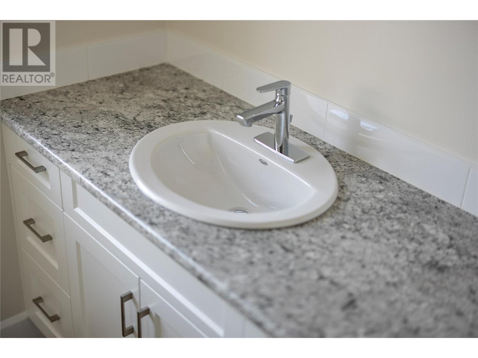 103 806 Cliff Avenue, Enderby