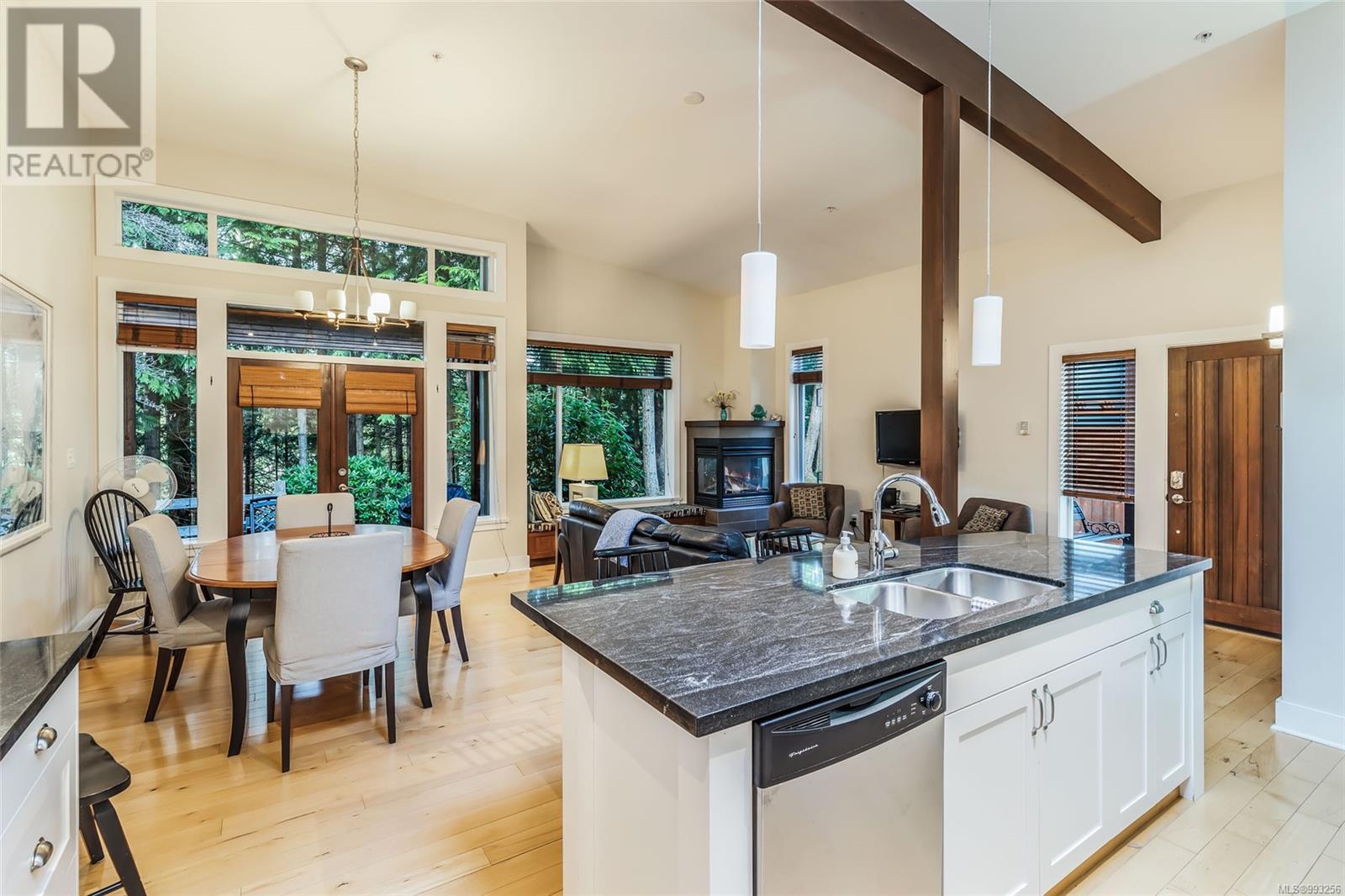 65 1059 Tanglewood Pl, Parksville real estate listing 993256