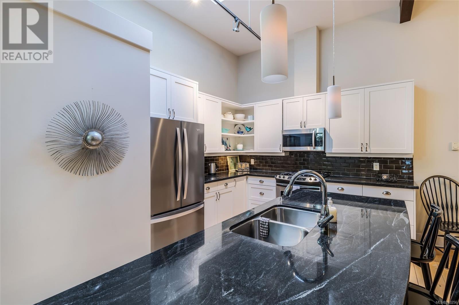 65 1059 Tanglewood Pl, Parksville real estate listing 993256