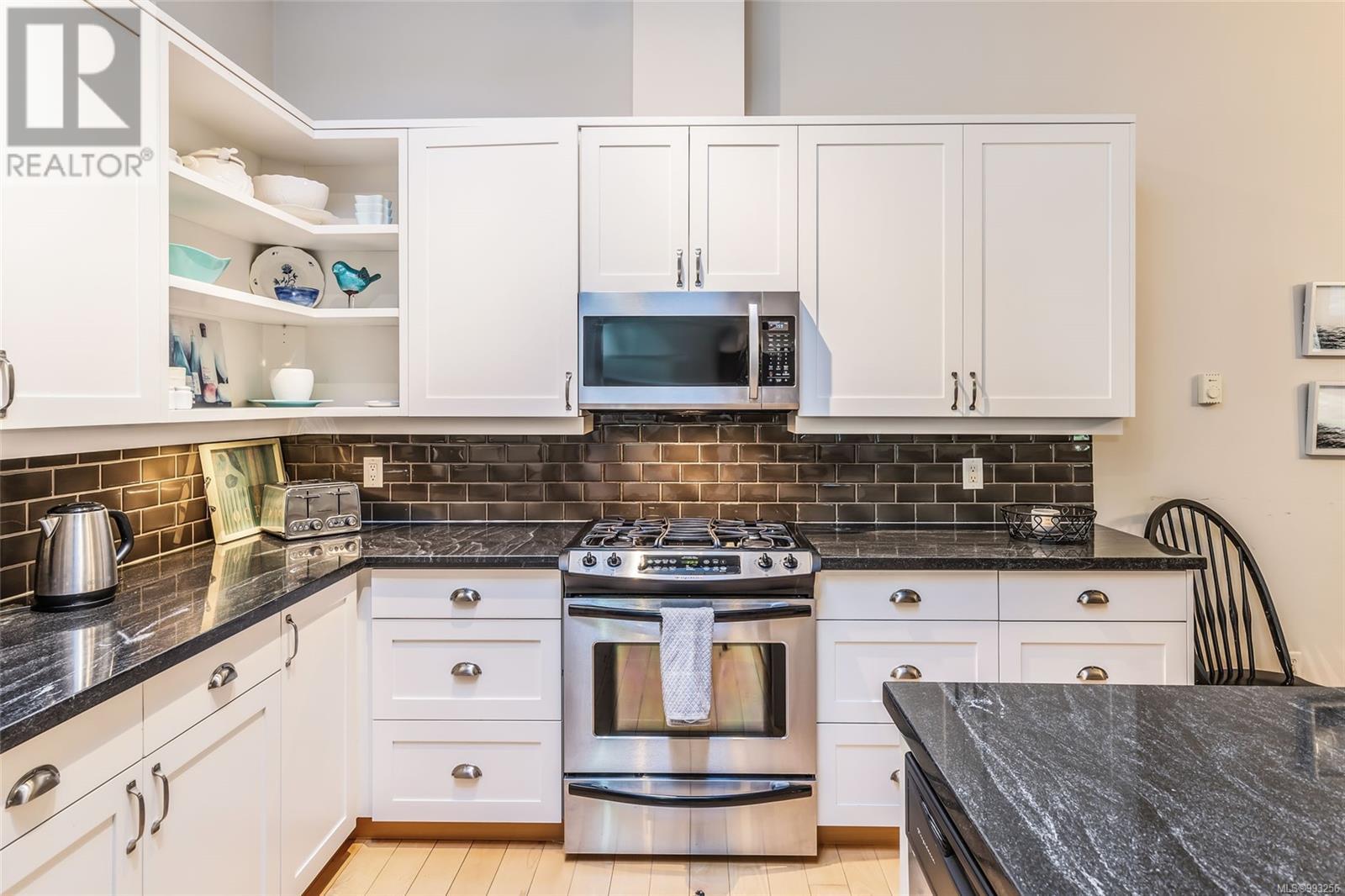 65 1059 Tanglewood Pl, Parksville real estate listing 993256