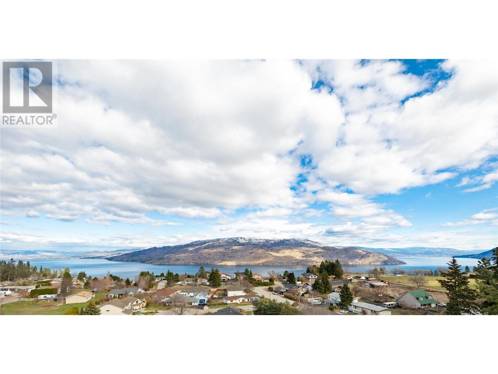  6166 Seymoure Avenue, Peachland