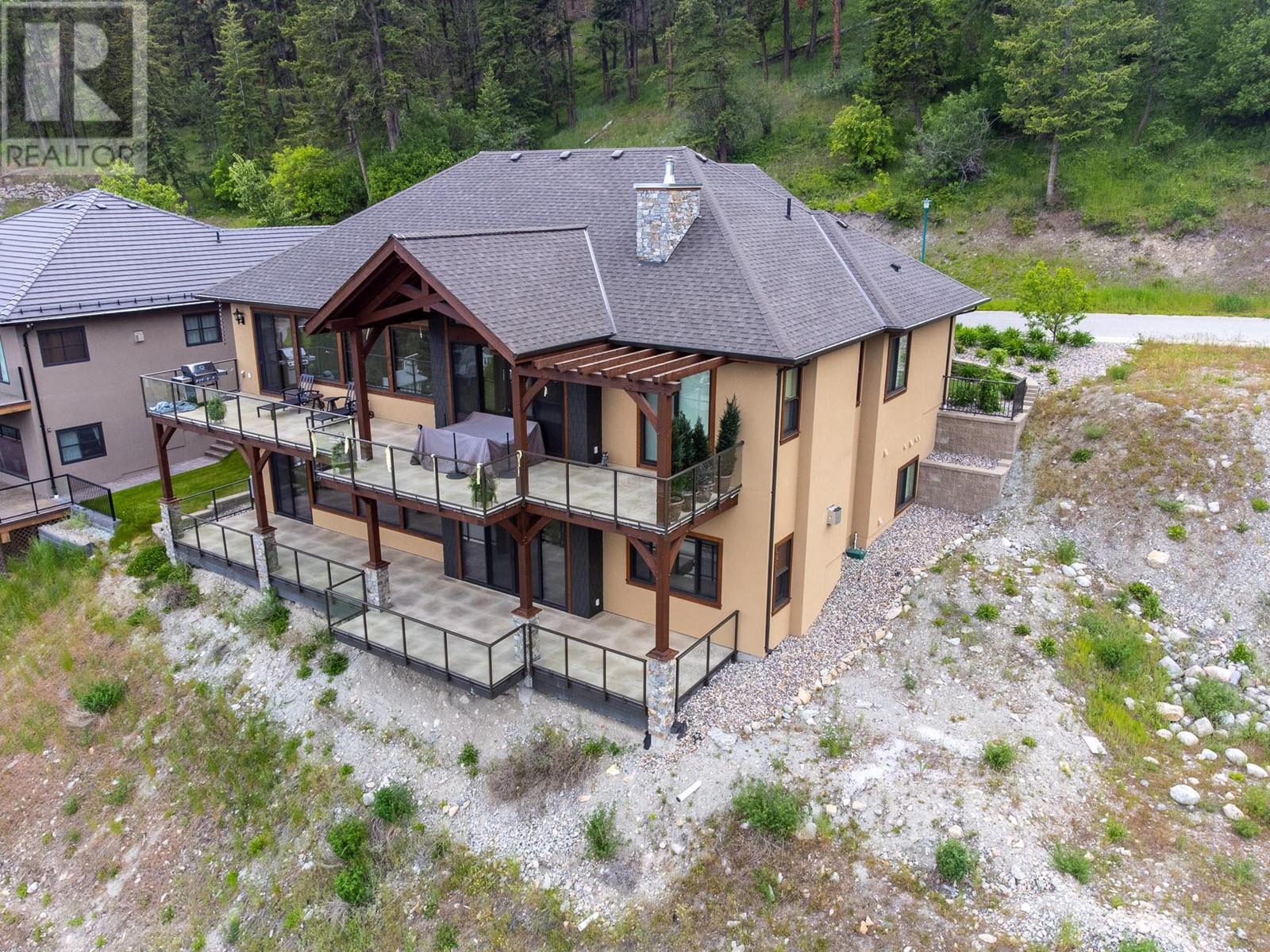  6166 Seymoure Avenue, Peachland