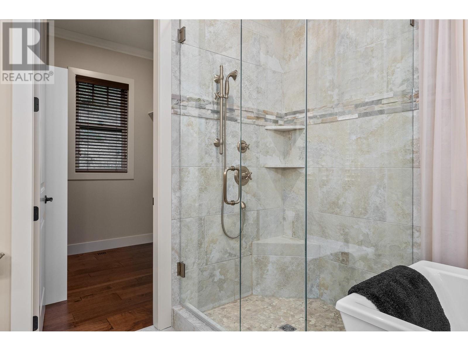  6166 Seymoure Avenue, Peachland