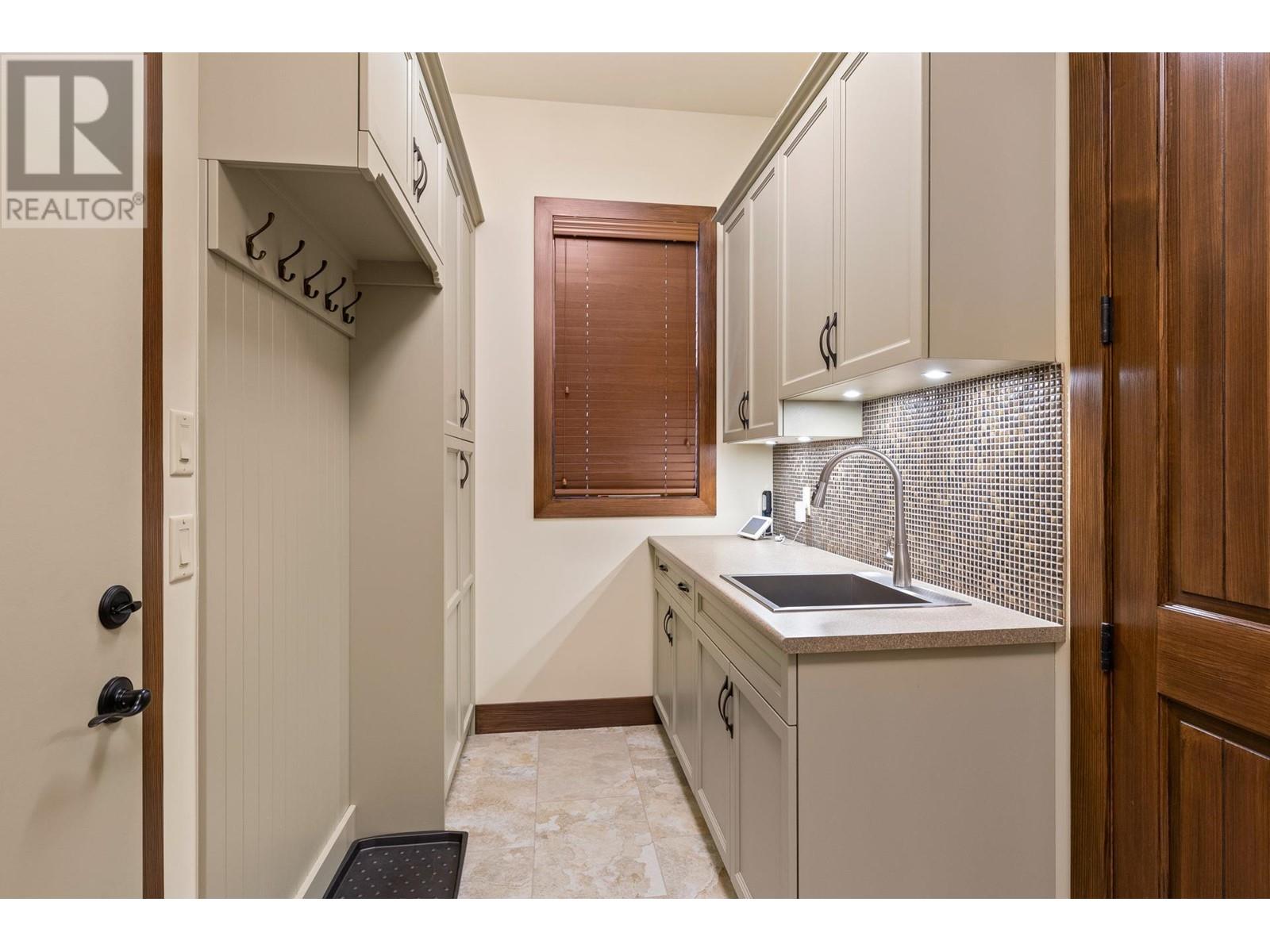  6166 Seymoure Avenue, Peachland