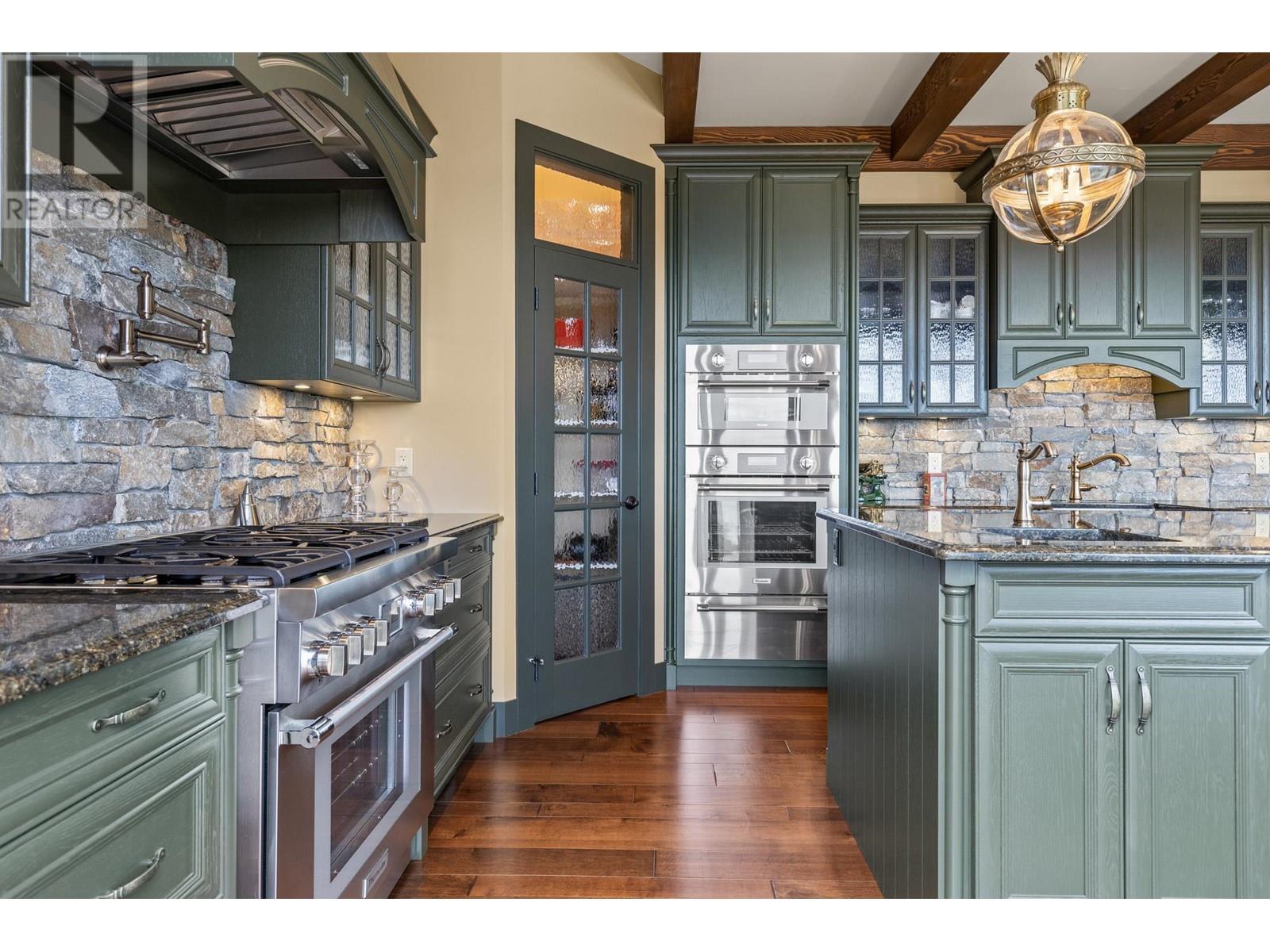  6166 Seymoure Avenue, Peachland